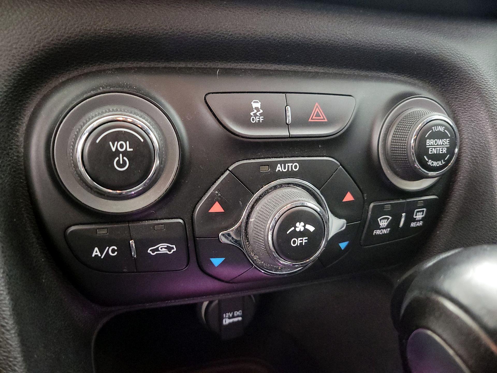 Thumbnail: 2016 Dodge Dart - 14