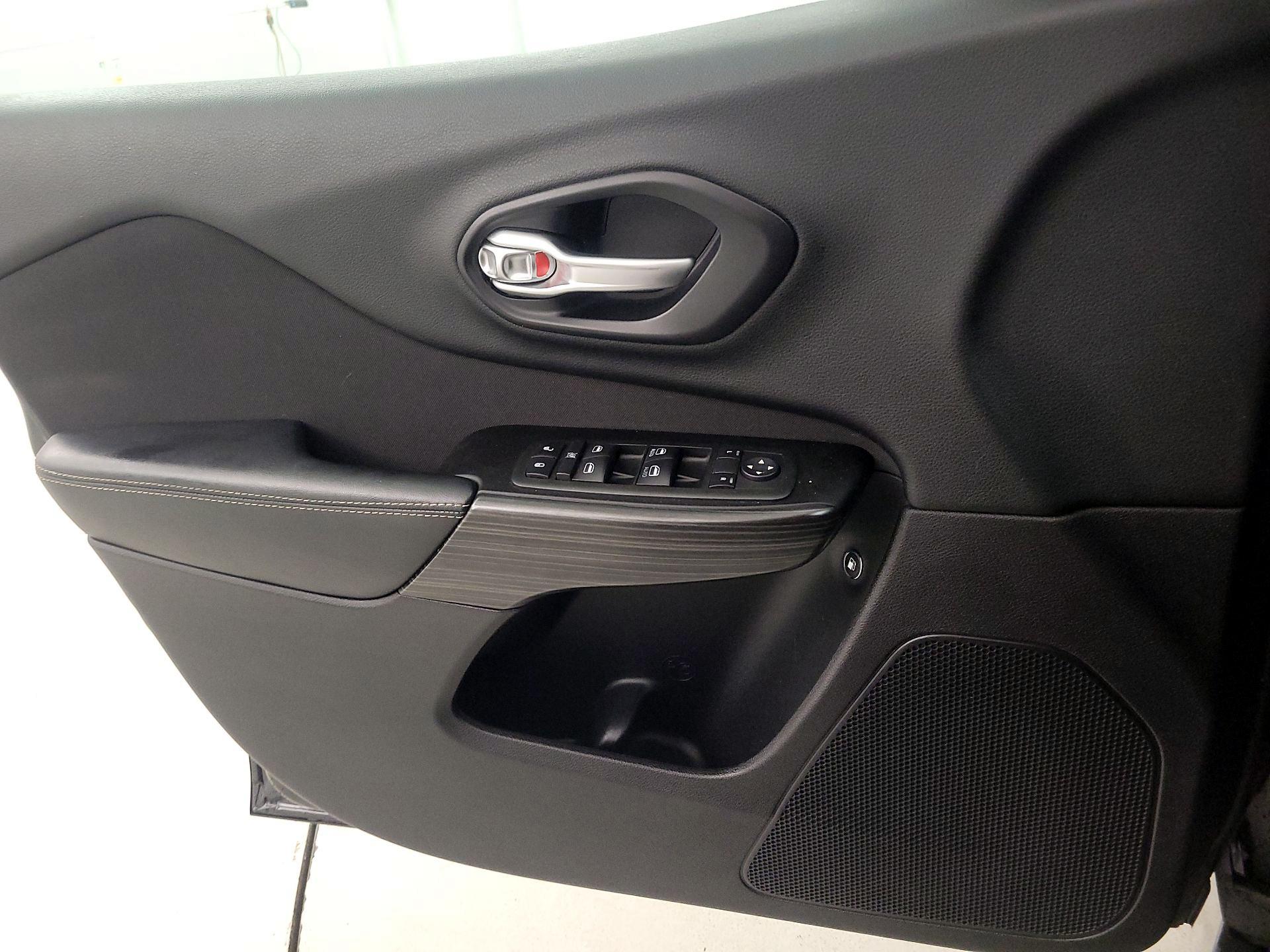 Thumbnail: 2014 Jeep Cherokee - 10
