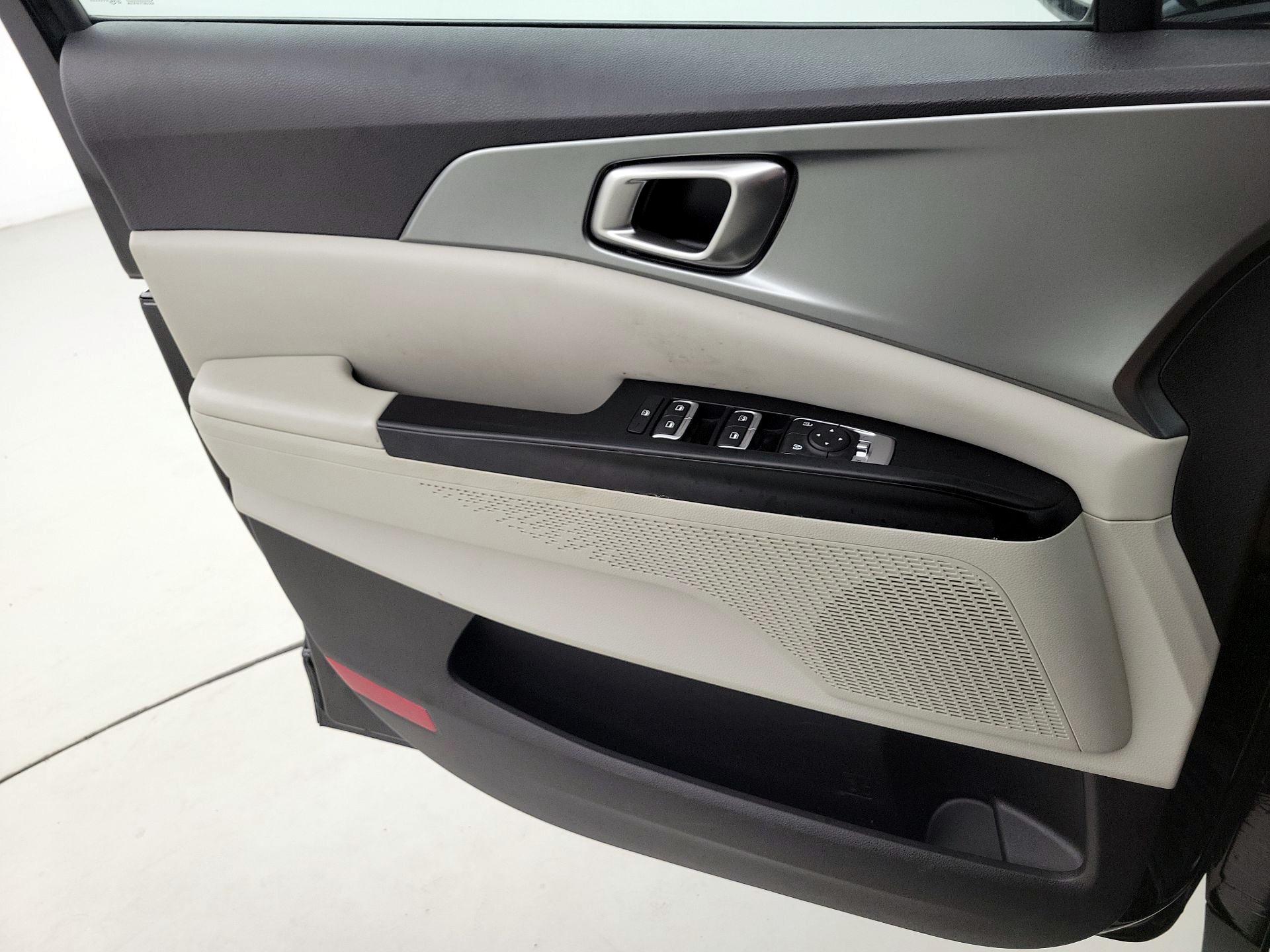 Thumbnail: 2023 Kia Carnival - 12
