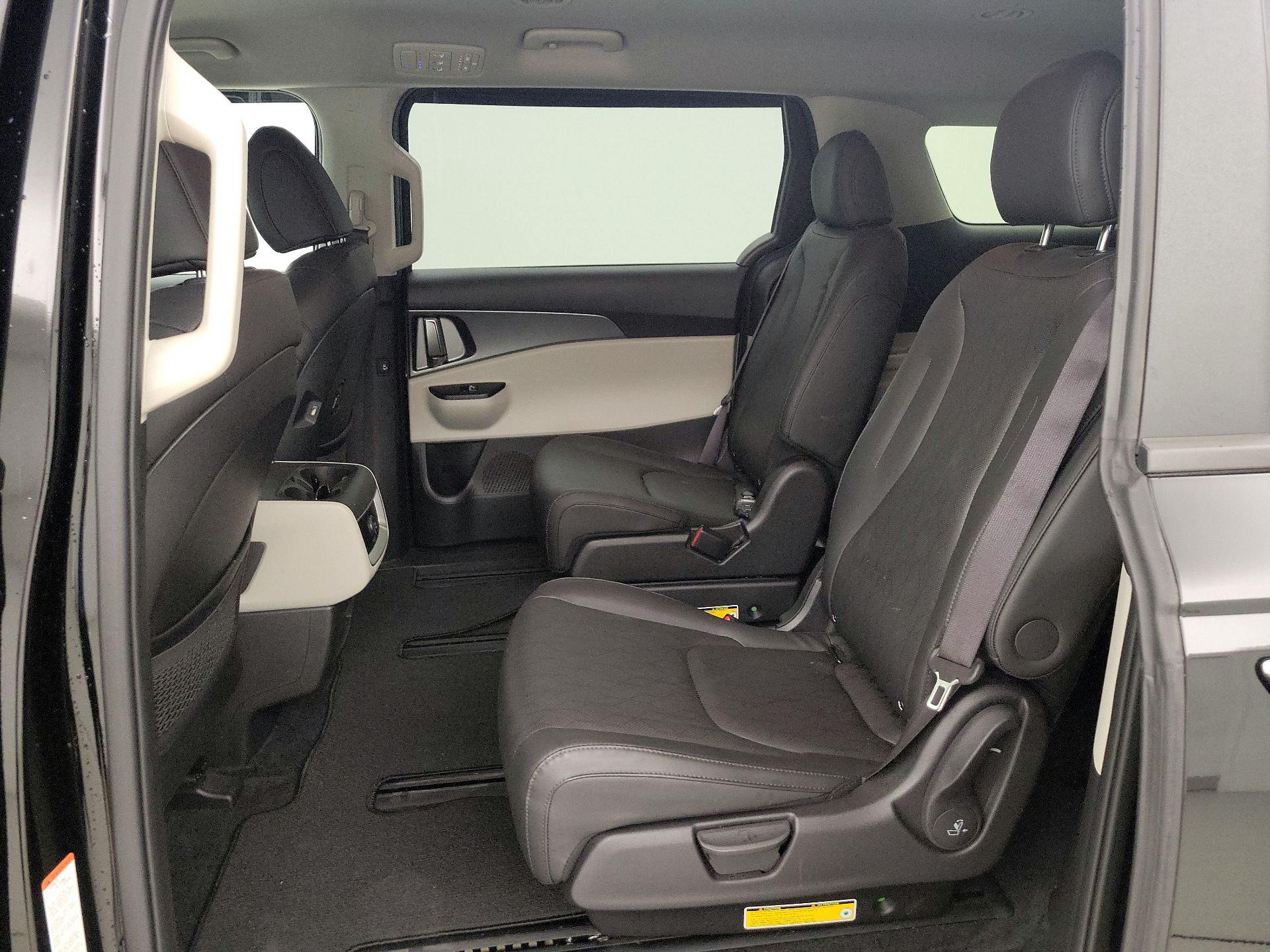 Thumbnail: 2023 Kia Carnival - 19