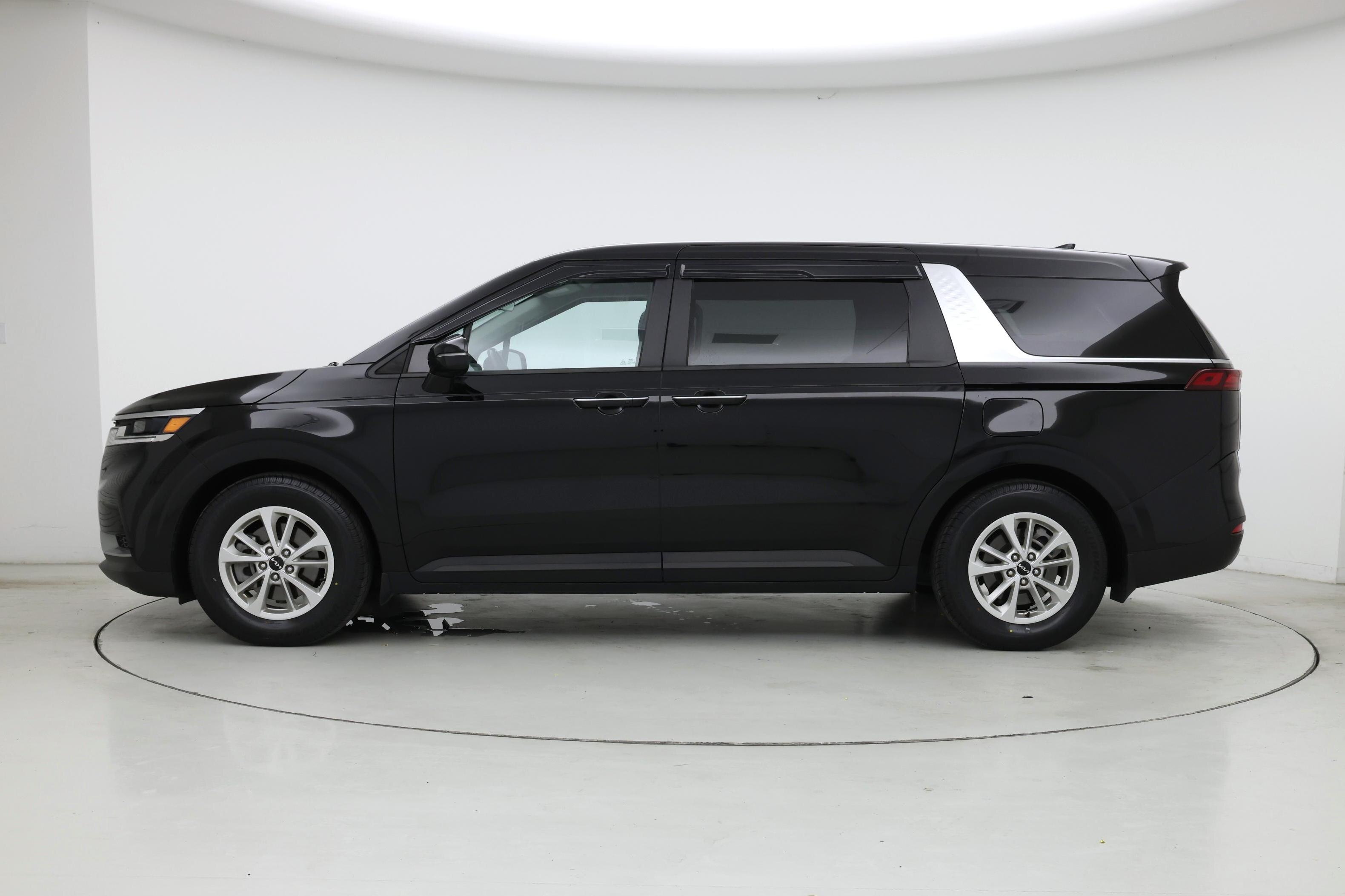 Thumbnail: 2023 Kia Carnival - 3