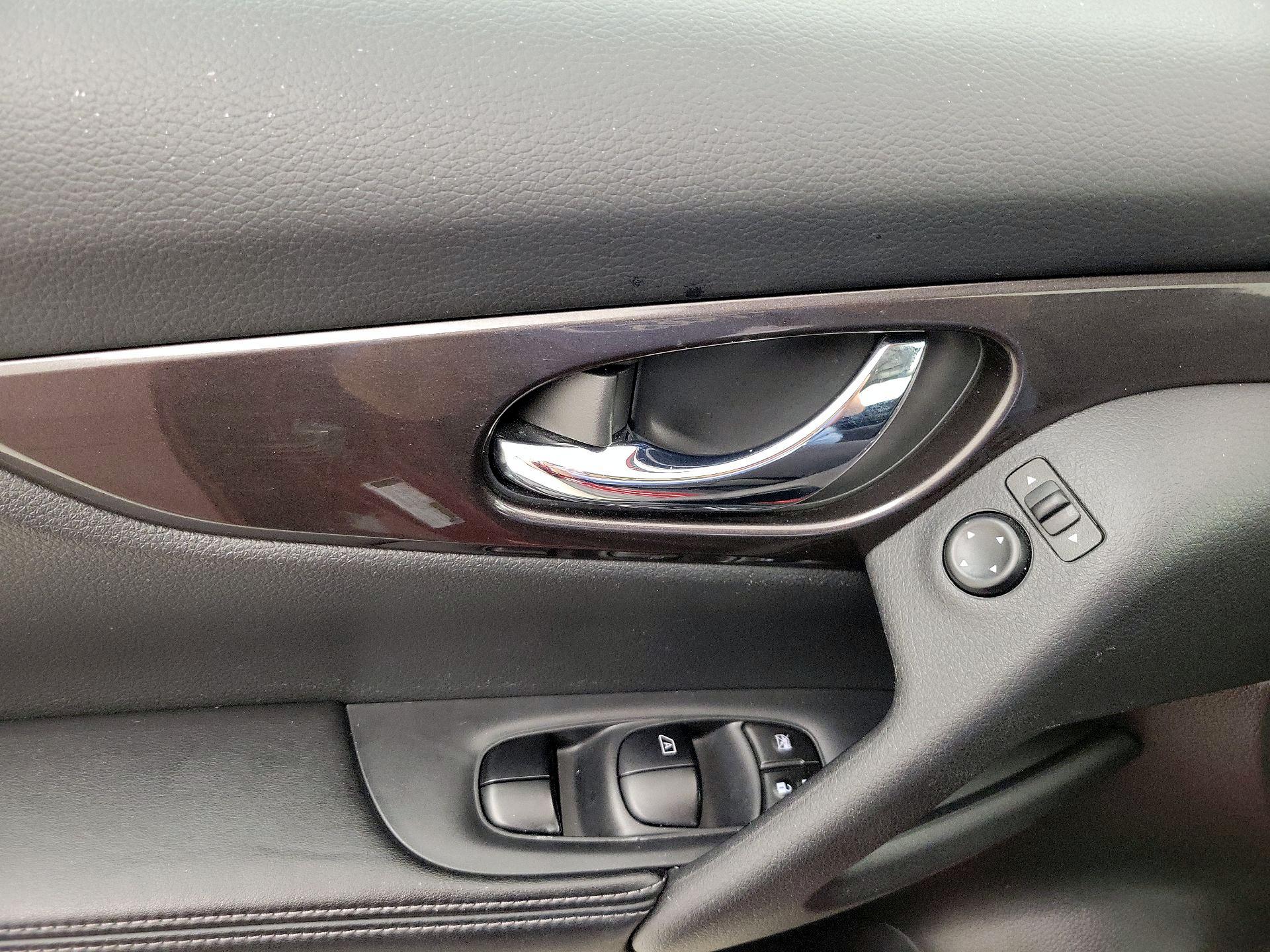 Thumbnail: 2019 Nissan Rogue - 12