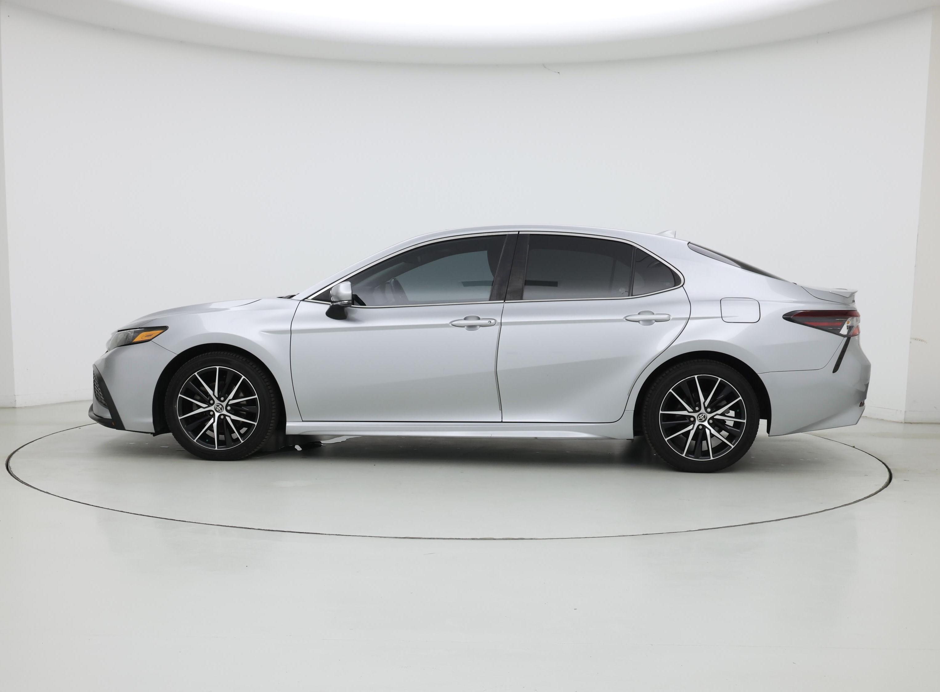 Thumbnail: 2022 Toyota Camry - 3