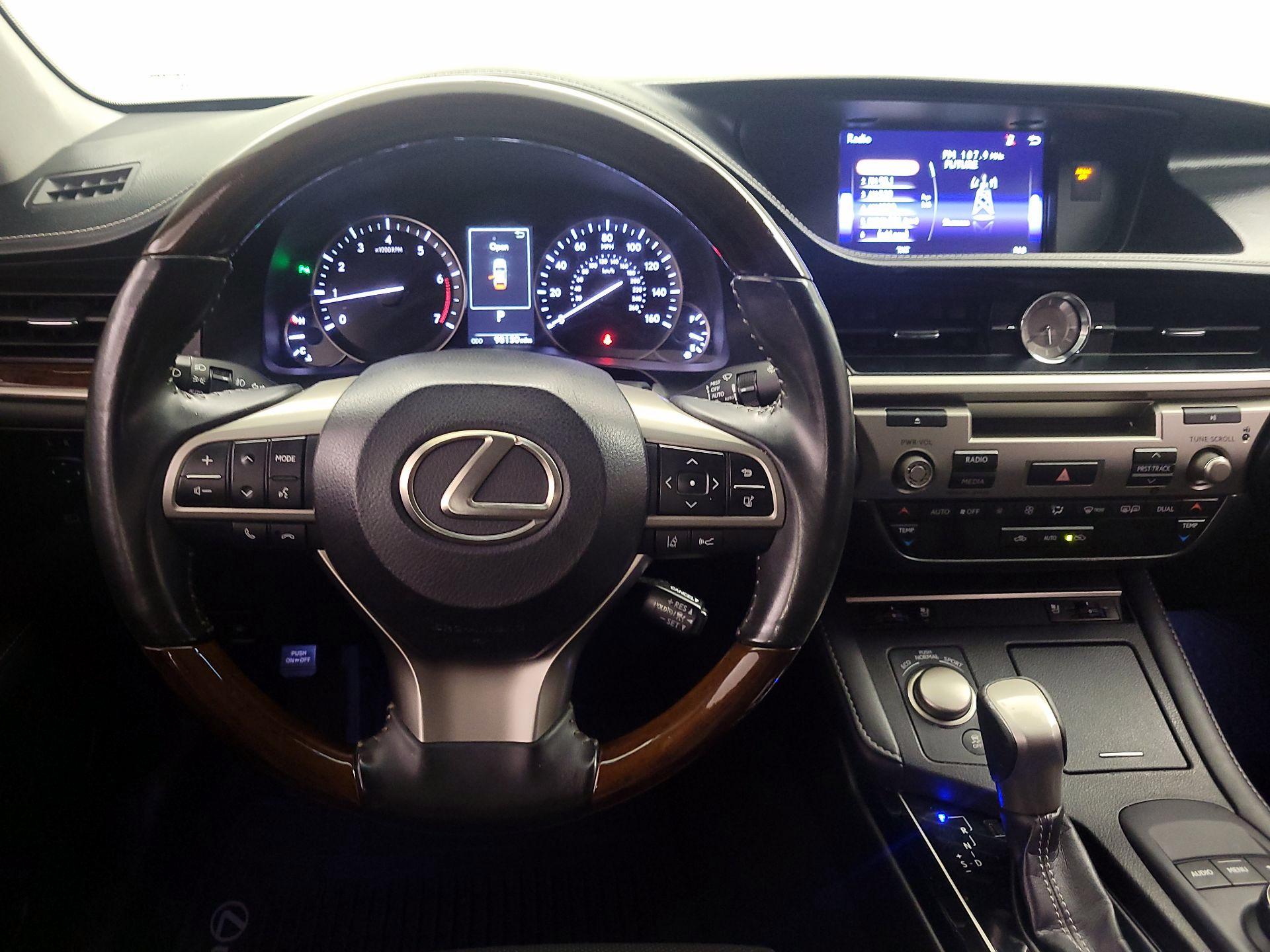 Thumbnail: 2017 Lexus ES - 10