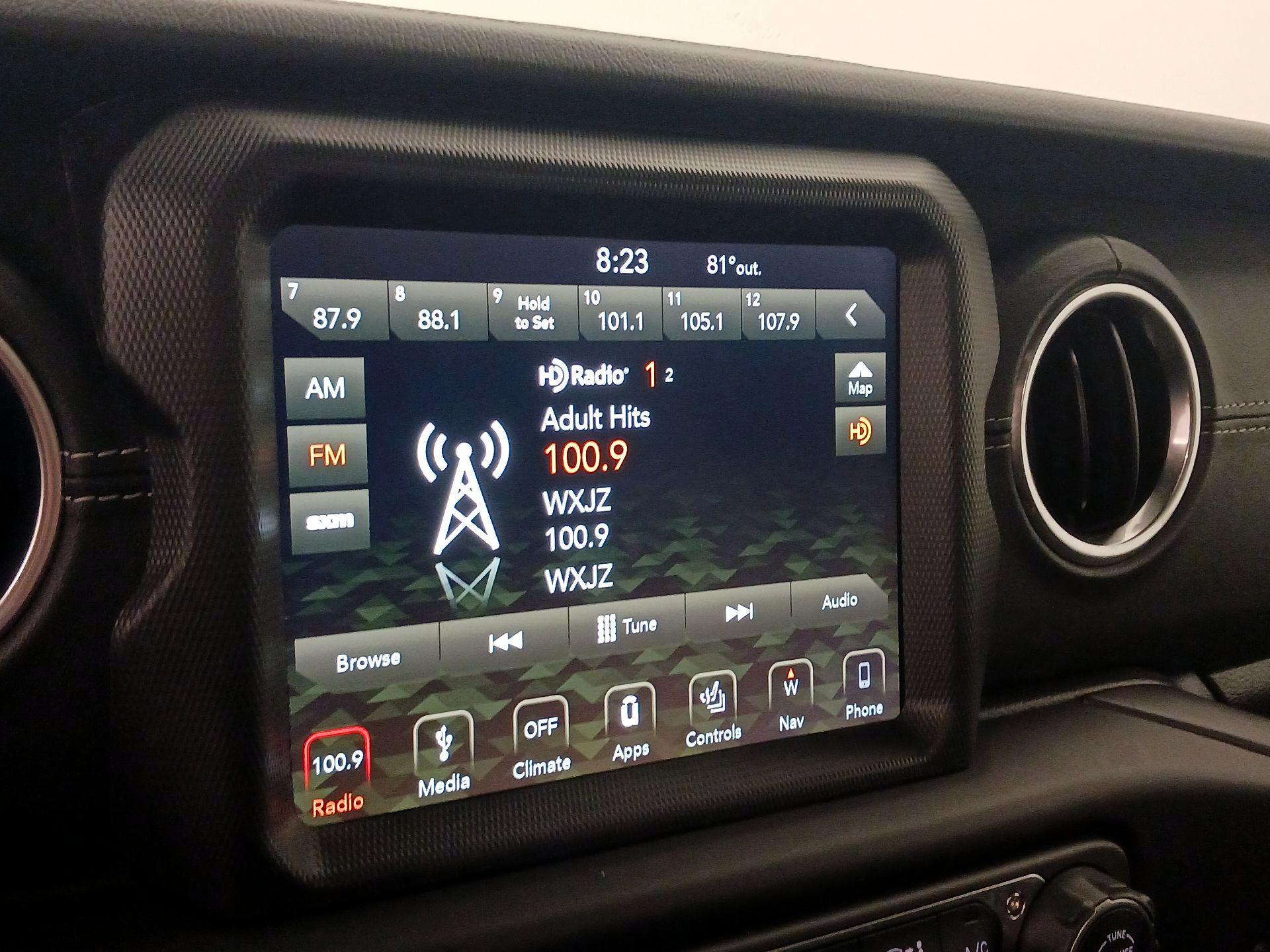 Thumbnail: 2019 Jeep Wrangler - 16
