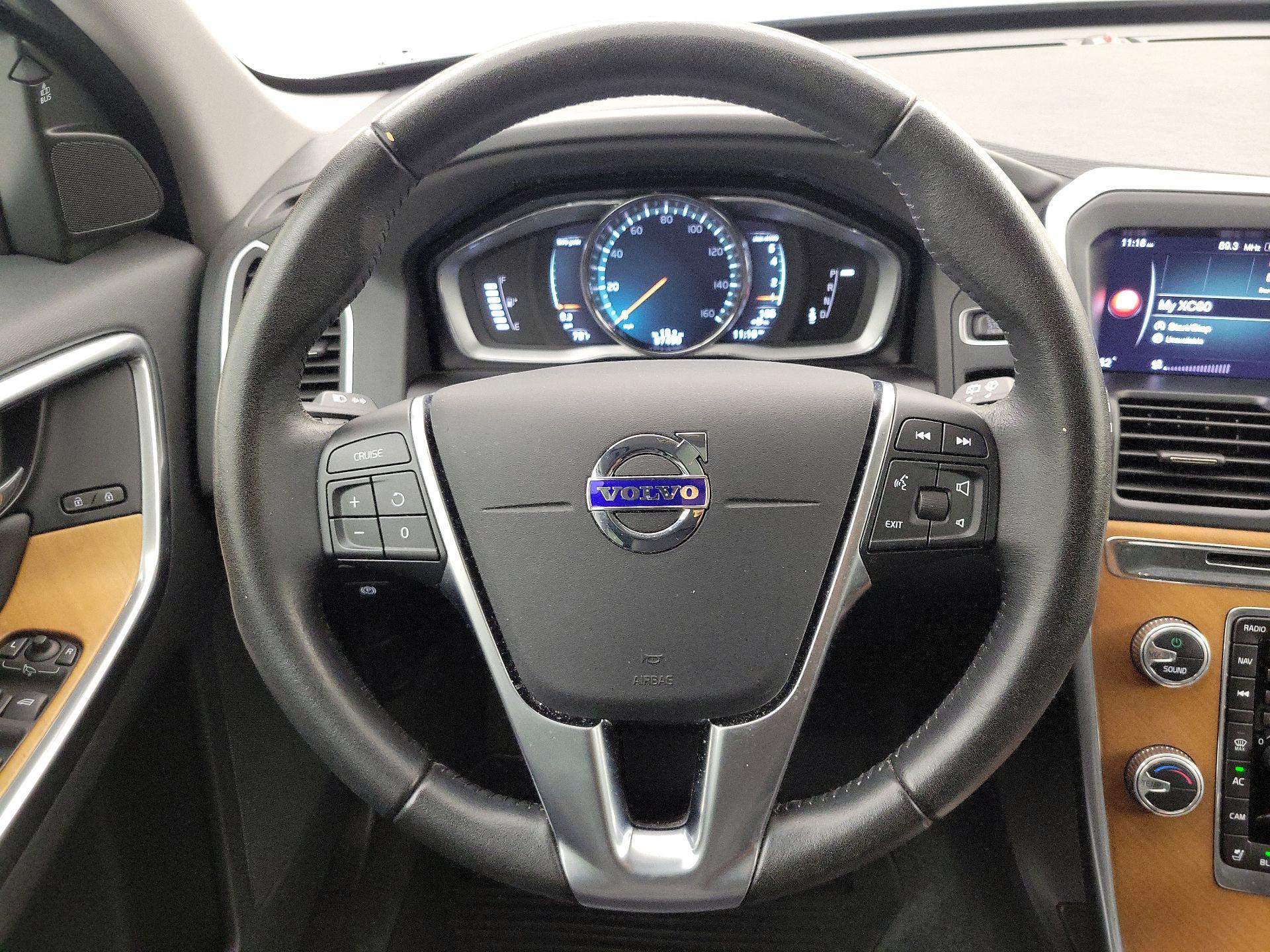 Thumbnail: 2017 Volvo XC60 - 10