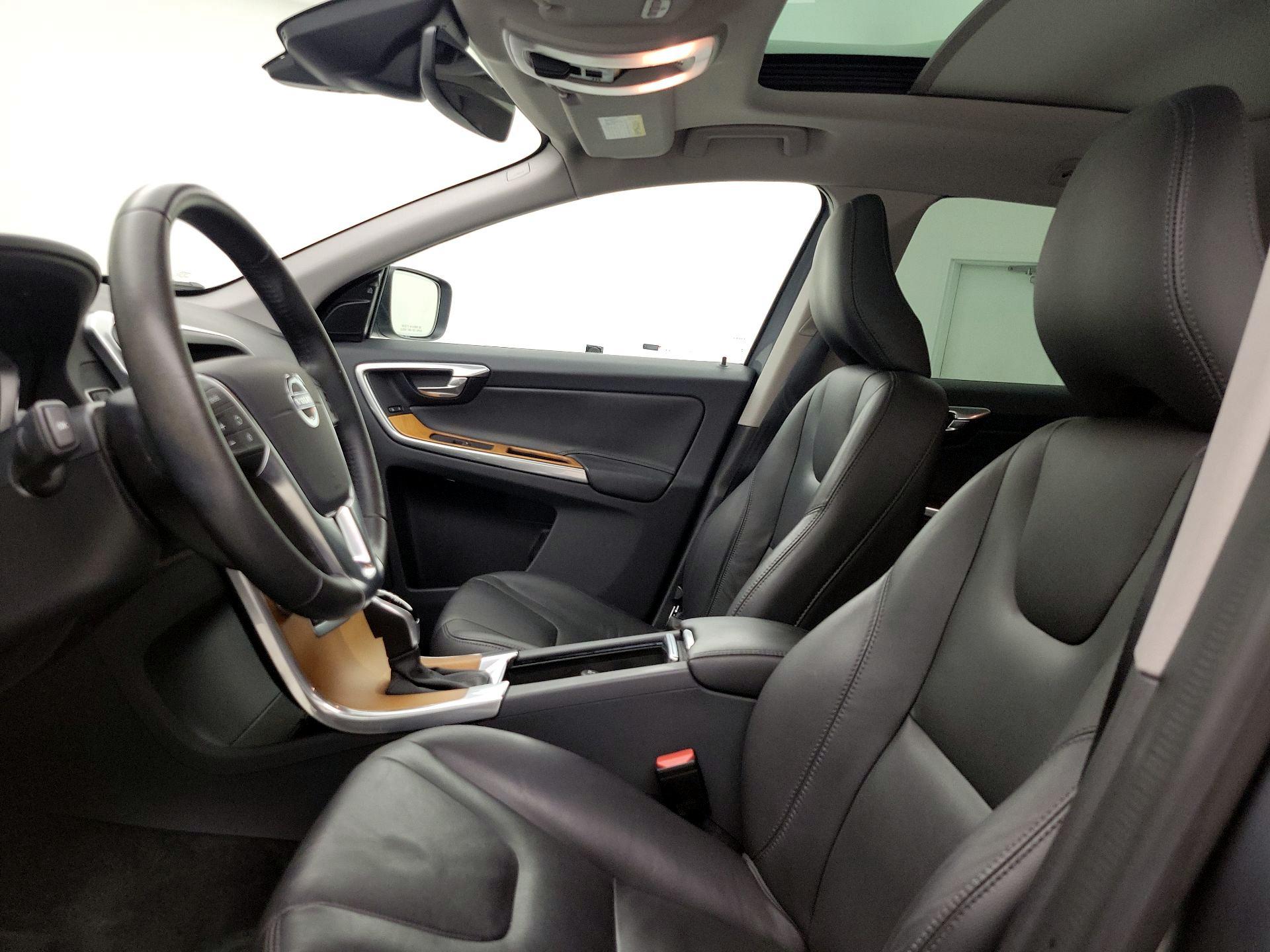 Thumbnail: 2017 Volvo XC60 - 11