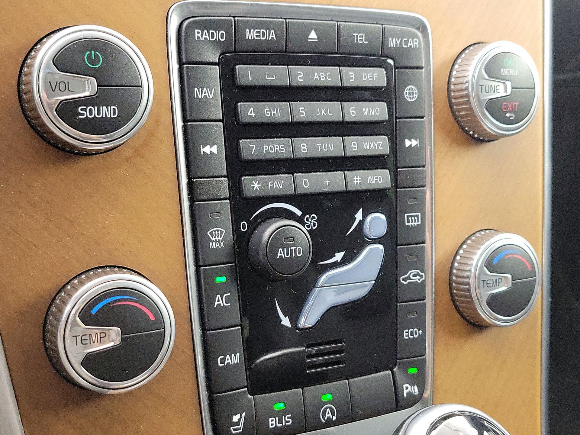 Thumbnail: 2017 Volvo XC60 - 16