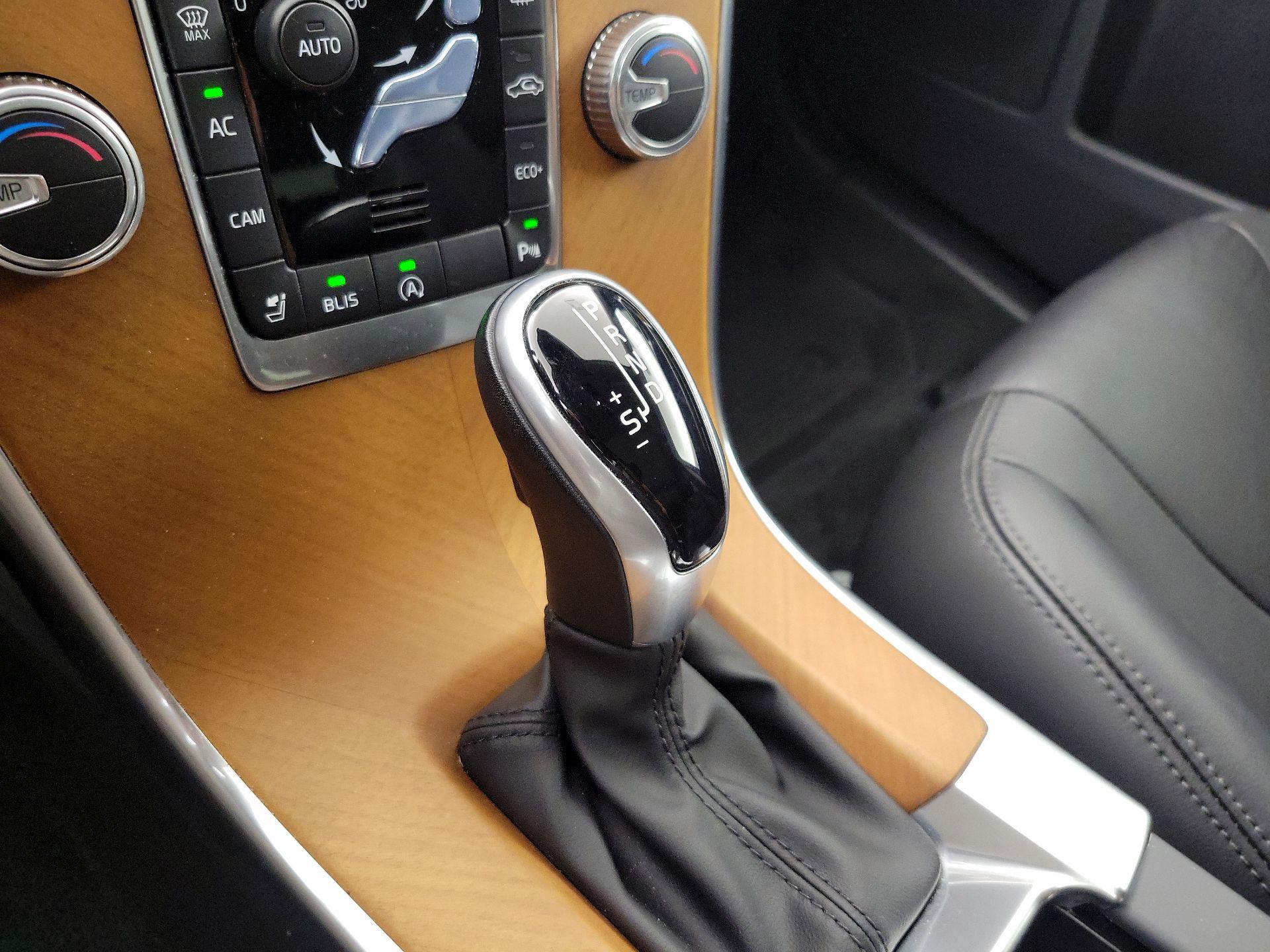 Thumbnail: 2017 Volvo XC60 - 17