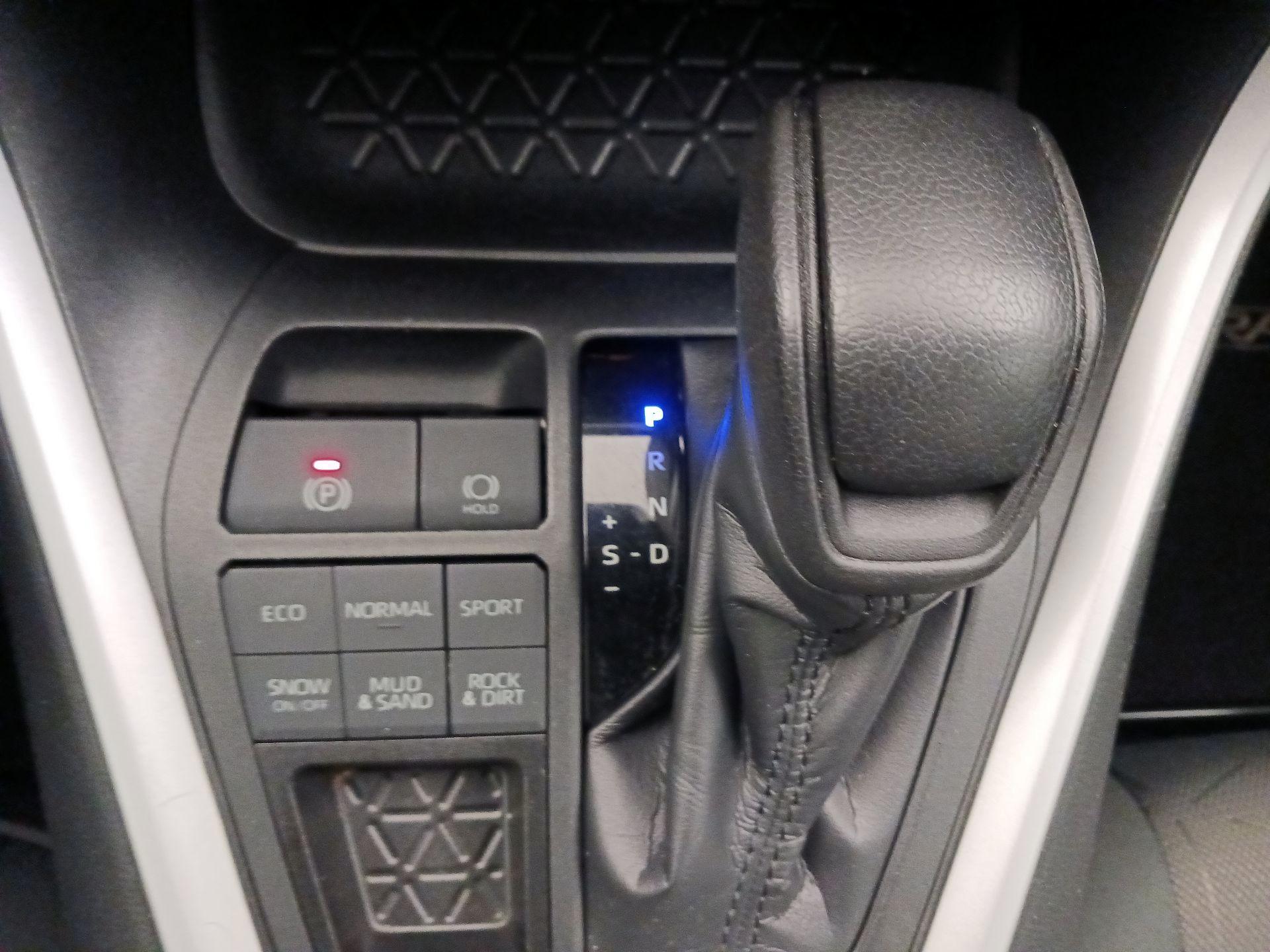 Thumbnail: 2020 Toyota RAV4 - 15