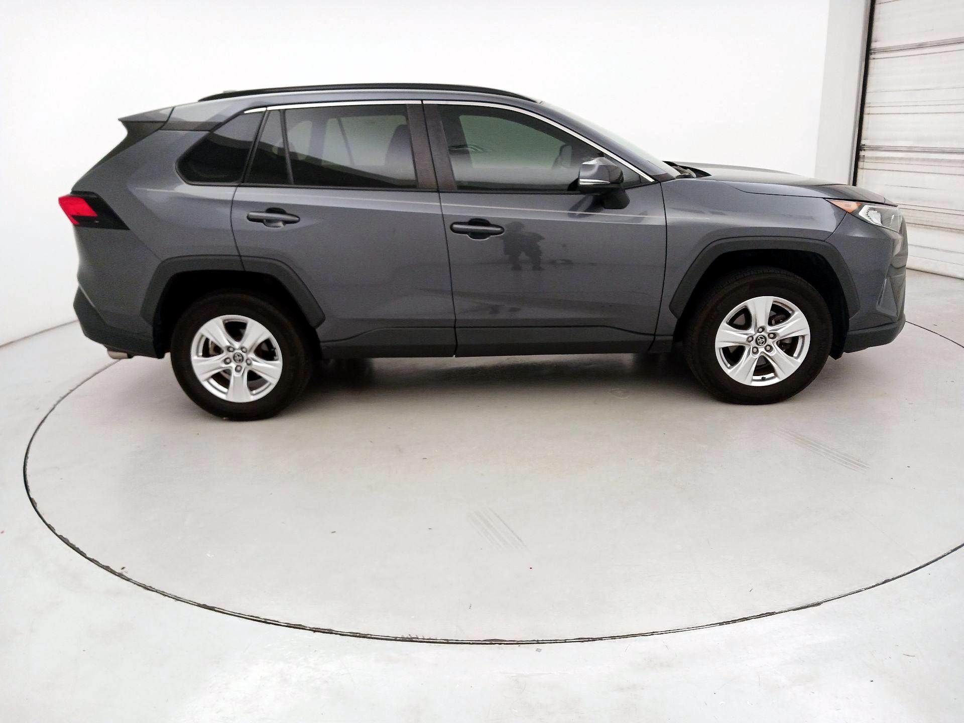 Thumbnail: 2020 Toyota RAV4 - 4
