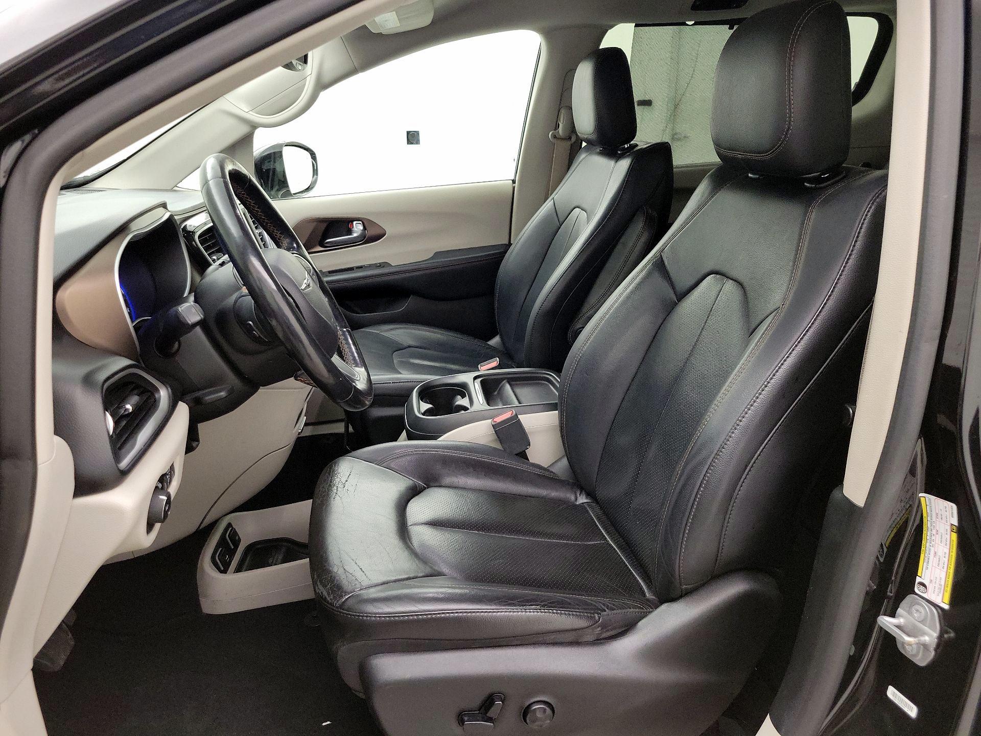 Thumbnail: 2019 Chrysler Pacifica - 11