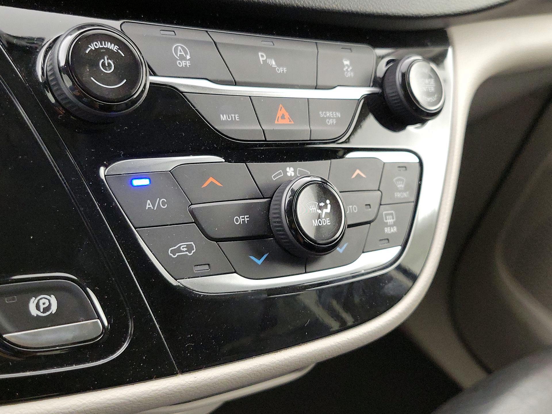 Thumbnail: 2019 Chrysler Pacifica - 16