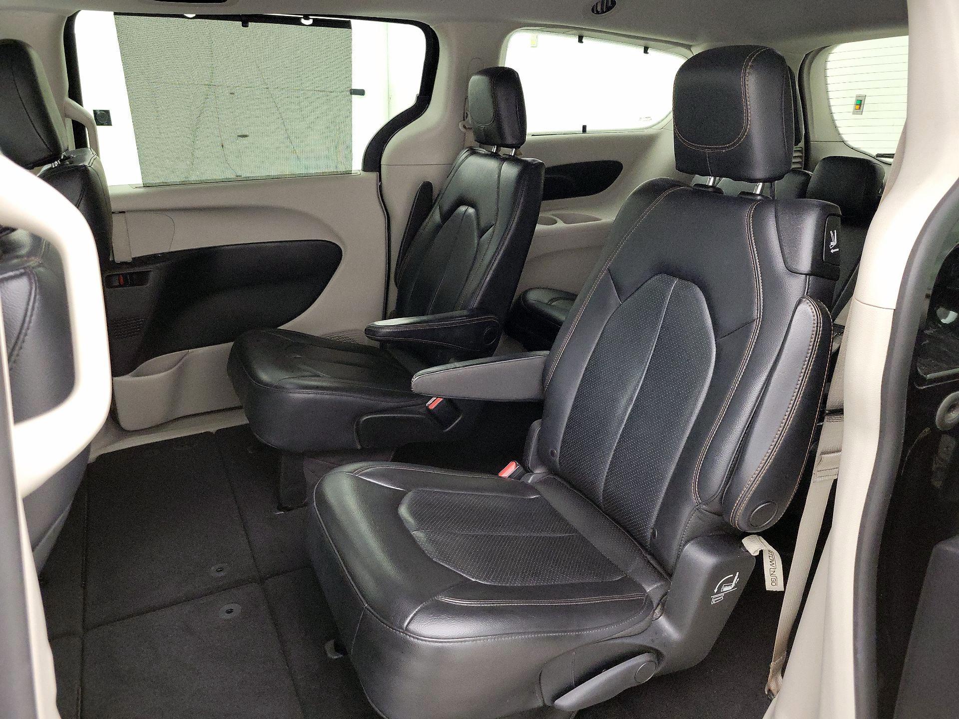 Thumbnail: 2019 Chrysler Pacifica - 19