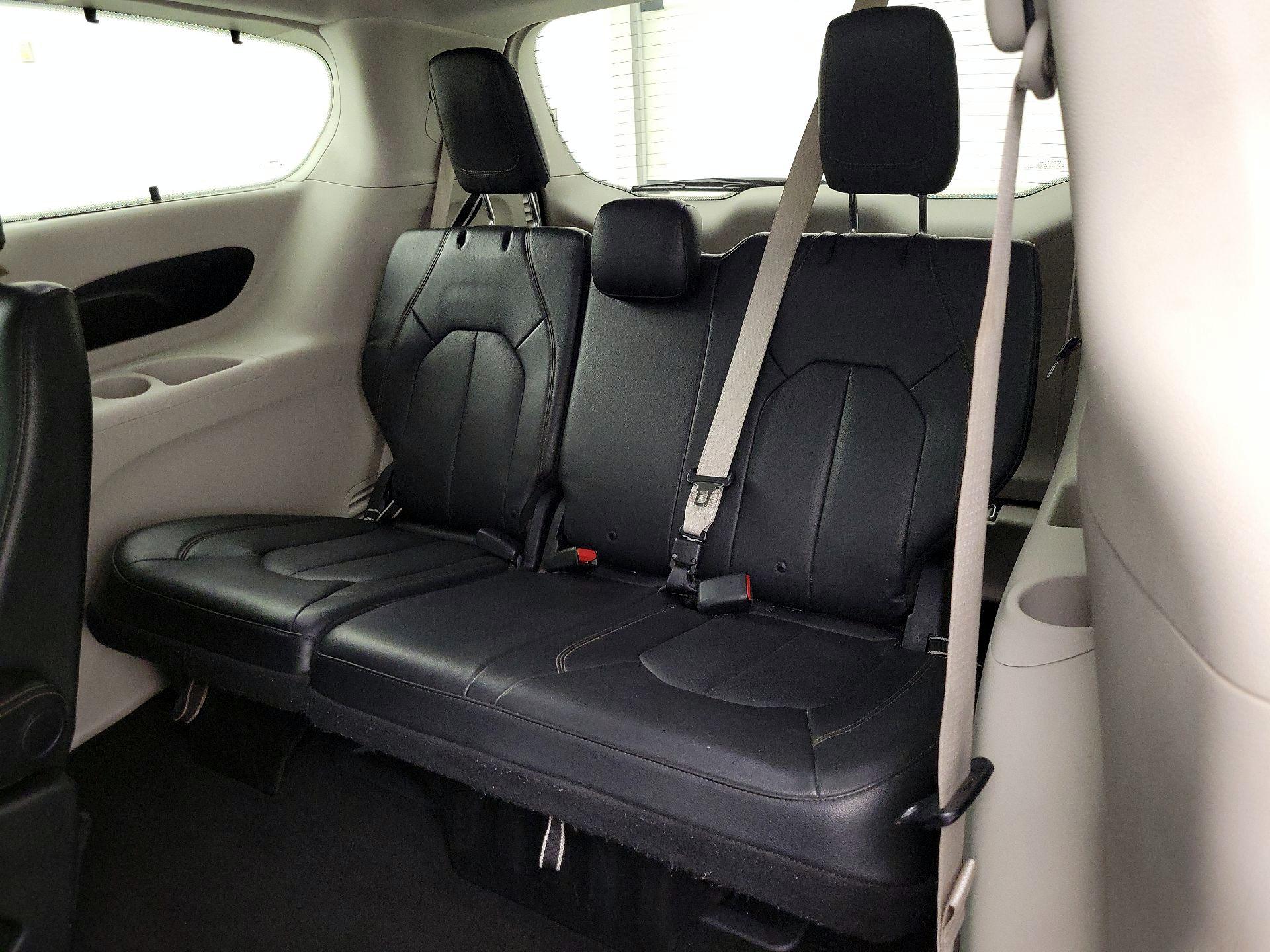 Thumbnail: 2019 Chrysler Pacifica - 20