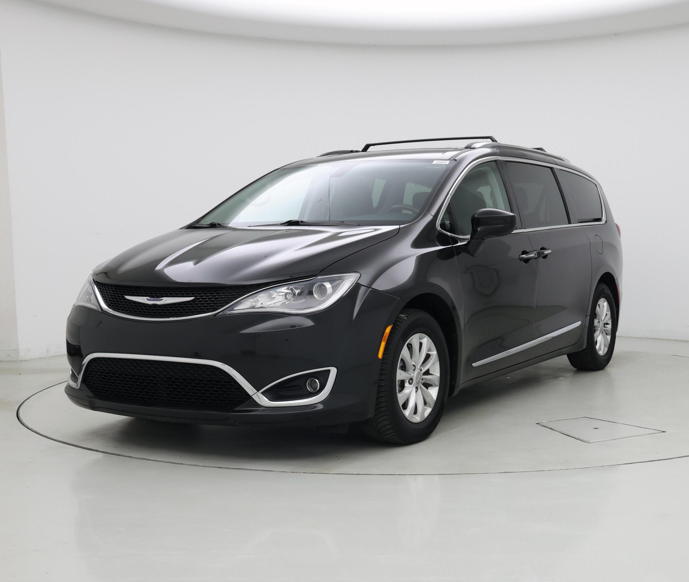 Thumbnail: 2019 Chrysler Pacifica - 4
