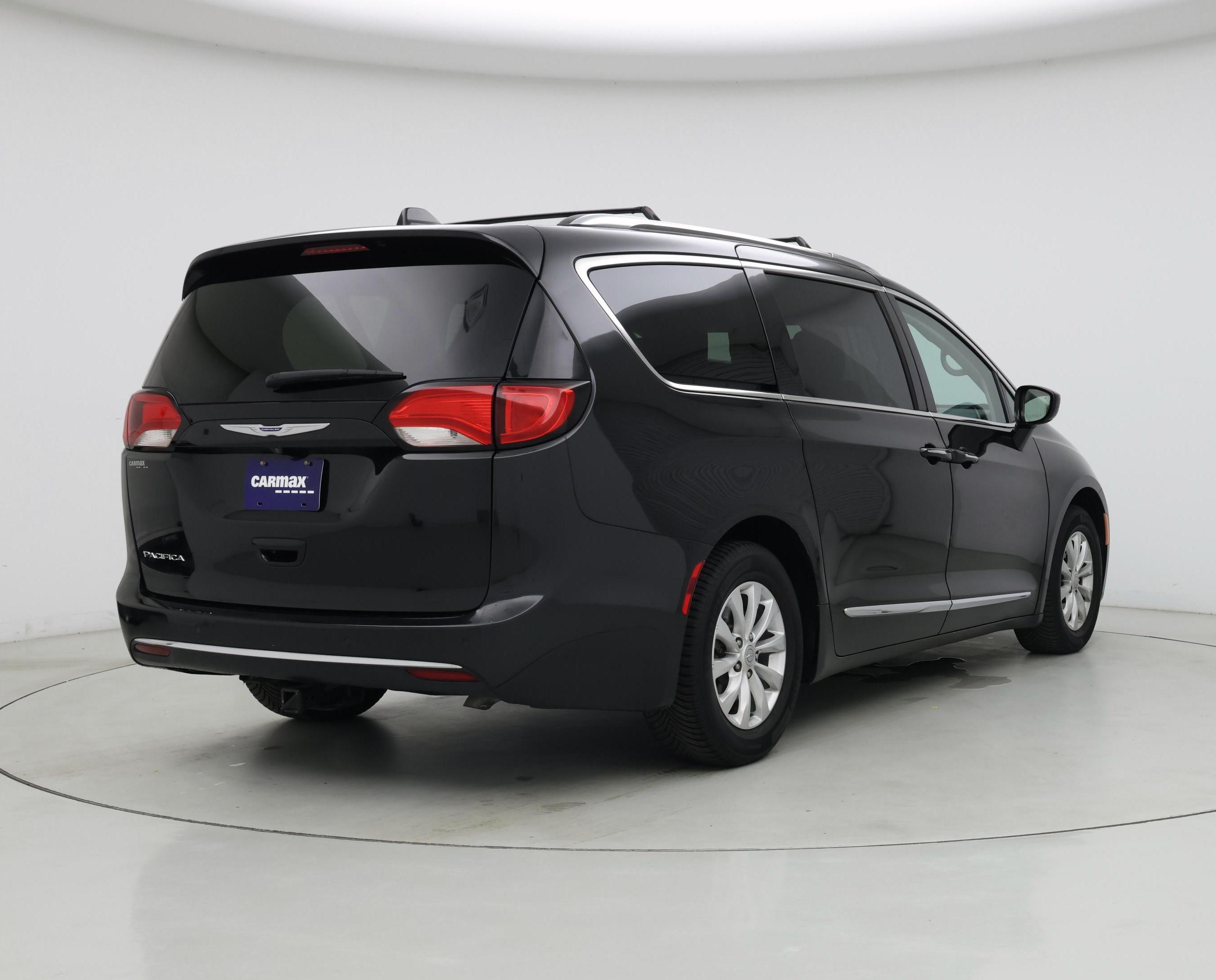 Thumbnail: 2019 Chrysler Pacifica - 8