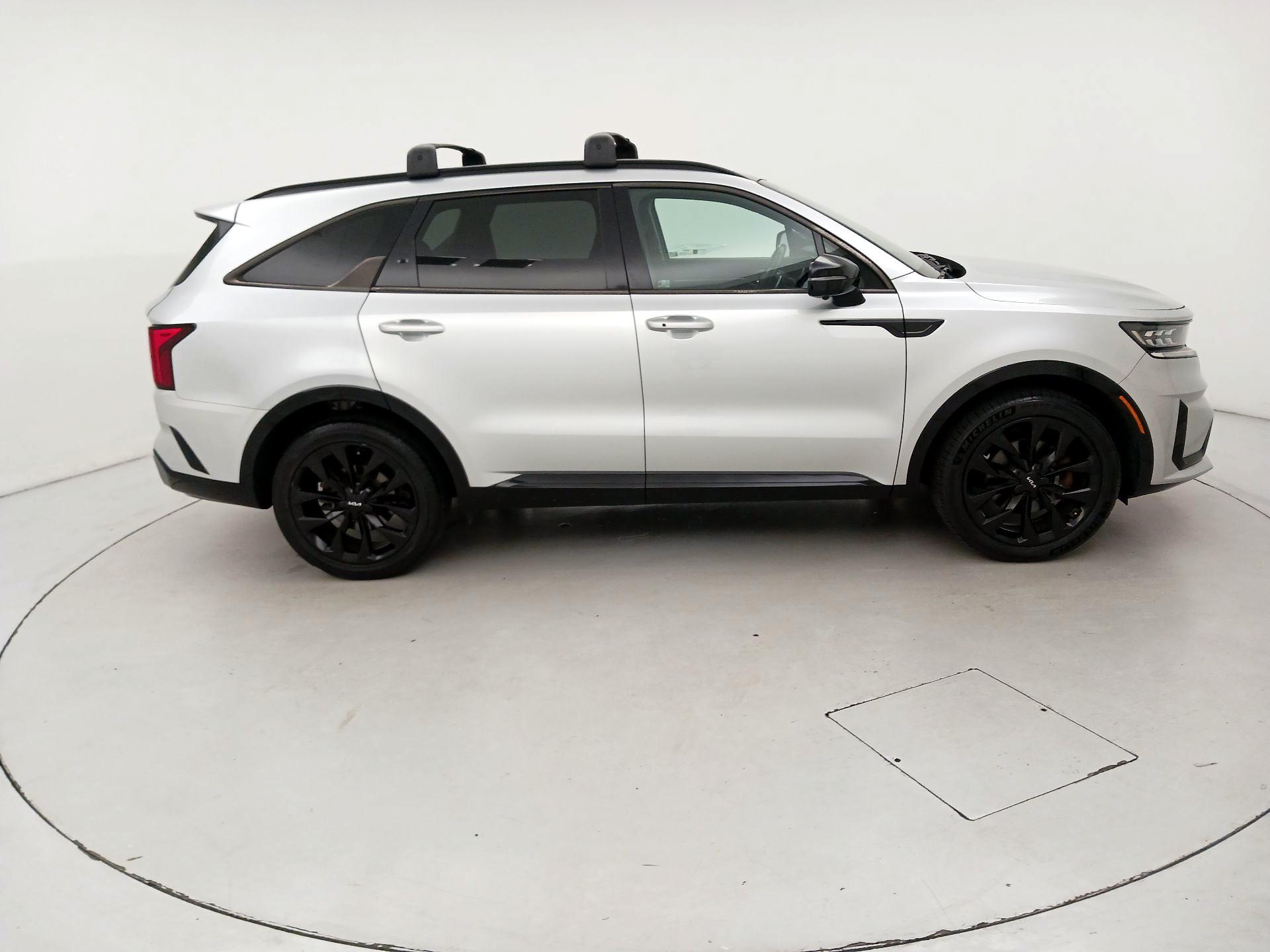 Thumbnail: 2022 Kia Sorento - 4