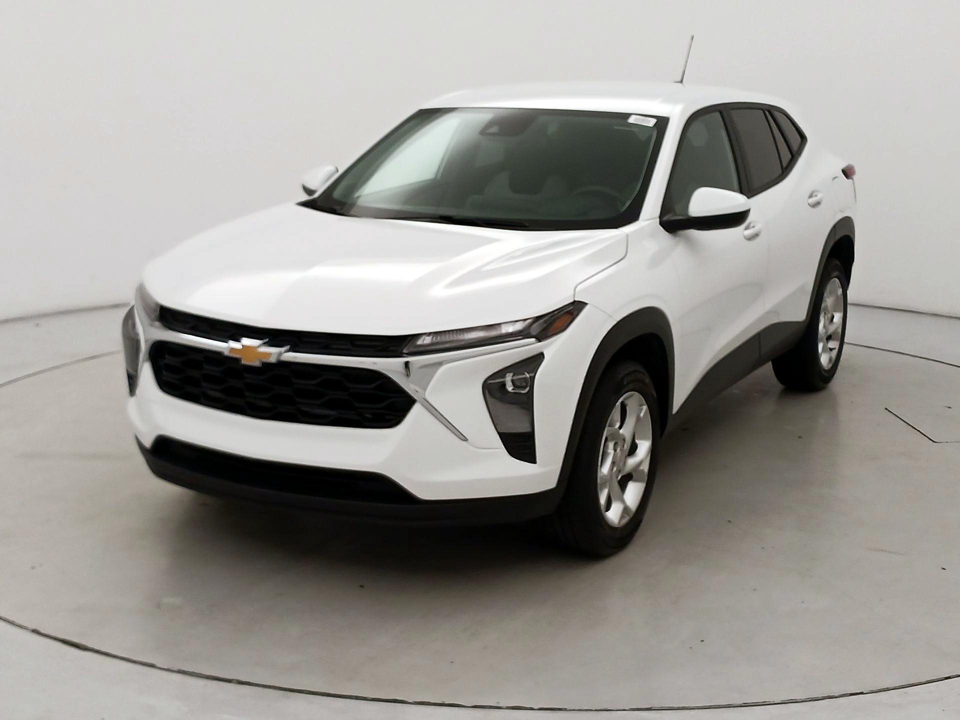 Thumbnail: 2024 Chevrolet Trax - 3