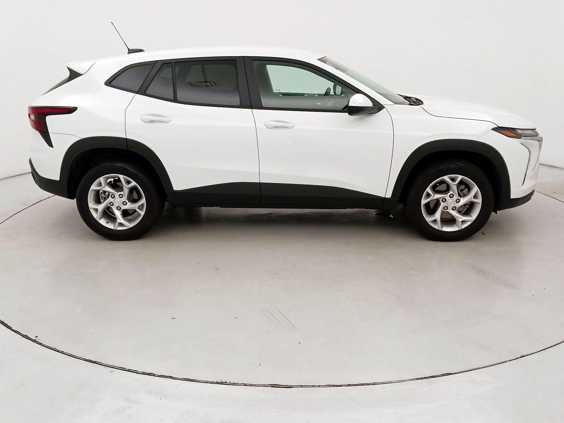 Thumbnail: 2024 Chevrolet Trax - 4