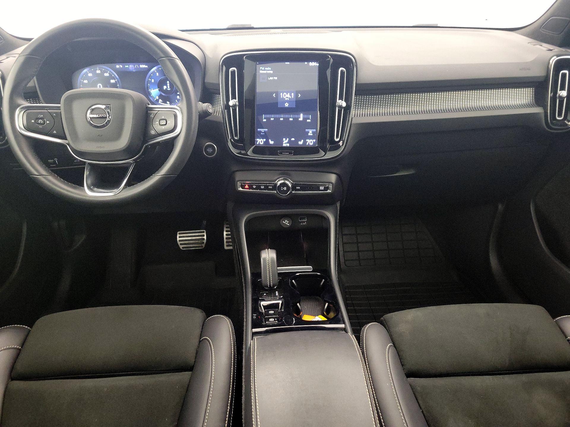 Thumbnail: 2022 Volvo XC40 - 9