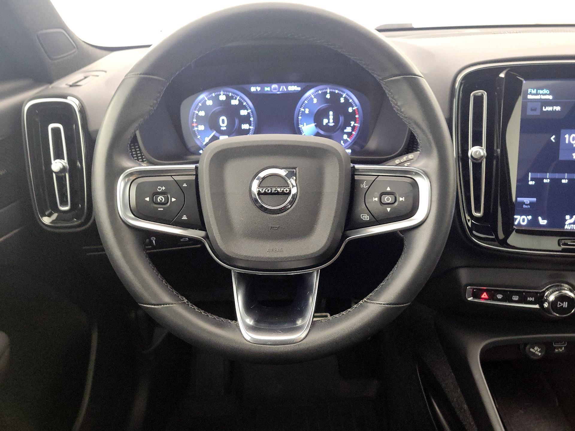Thumbnail: 2022 Volvo XC40 - 10
