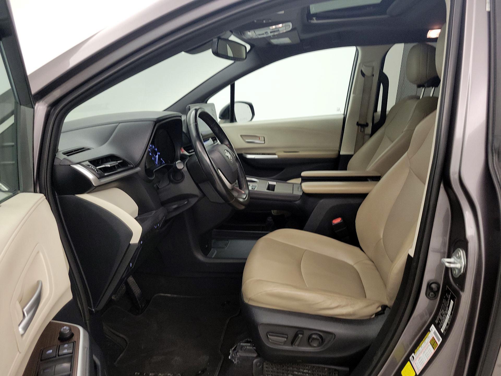 Thumbnail: 2021 Toyota Sienna - 11