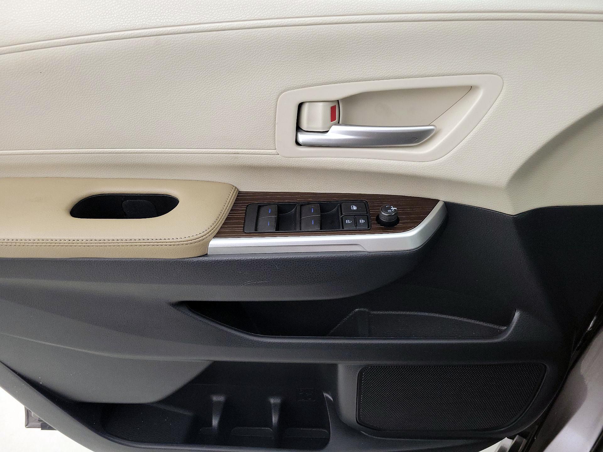 Thumbnail: 2021 Toyota Sienna - 12