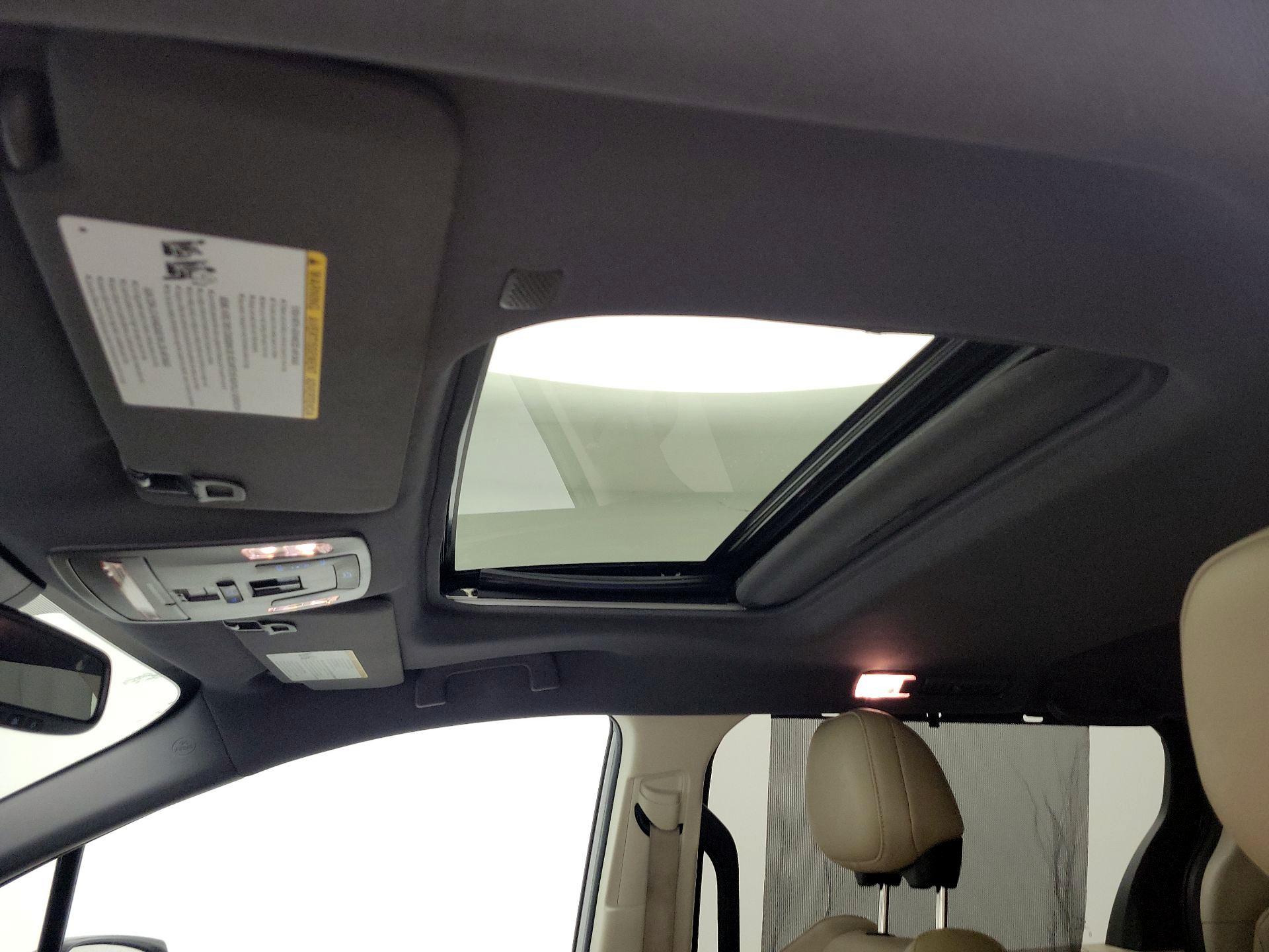 Thumbnail: 2021 Toyota Sienna - 18