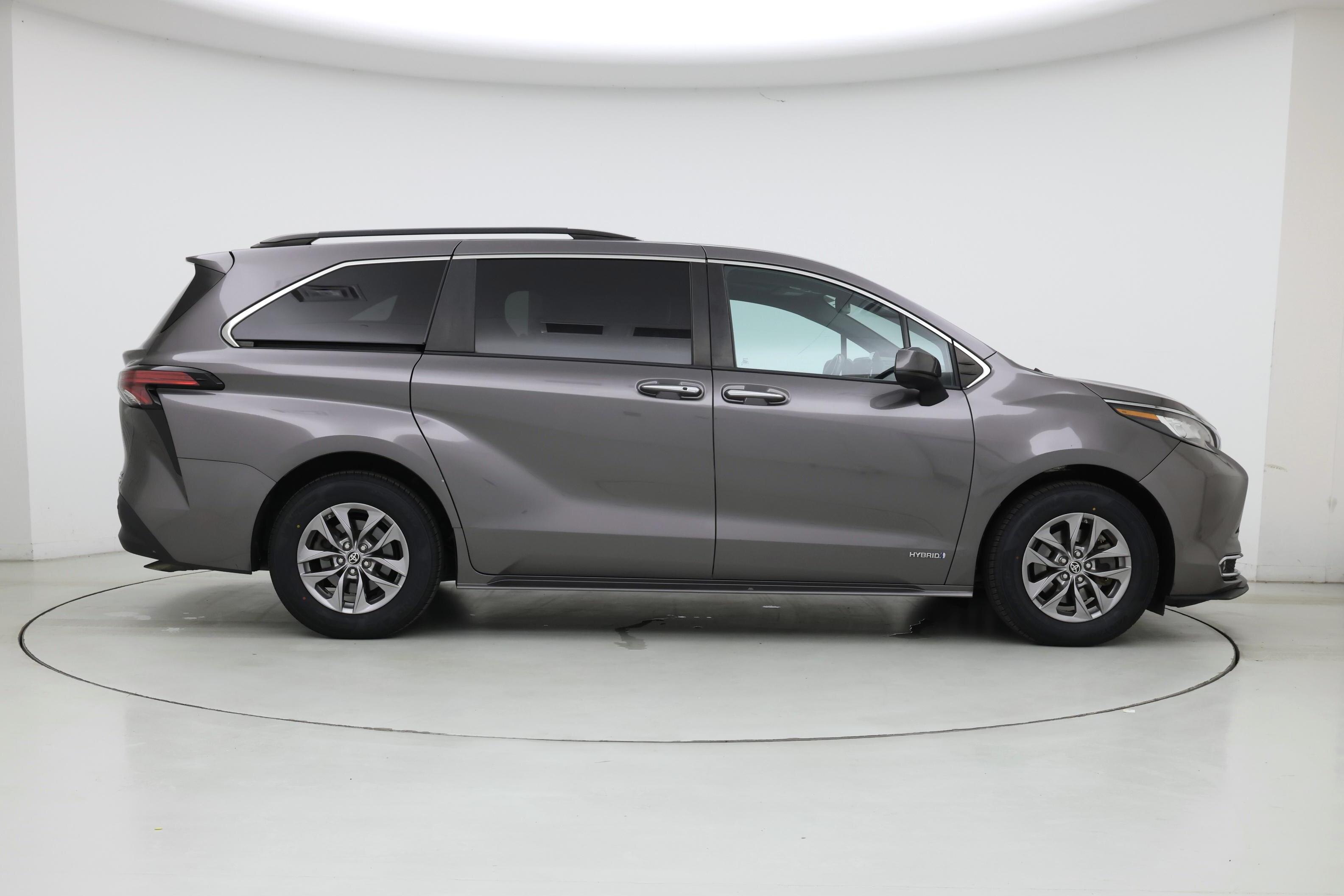 Thumbnail: 2021 Toyota Sienna - 7