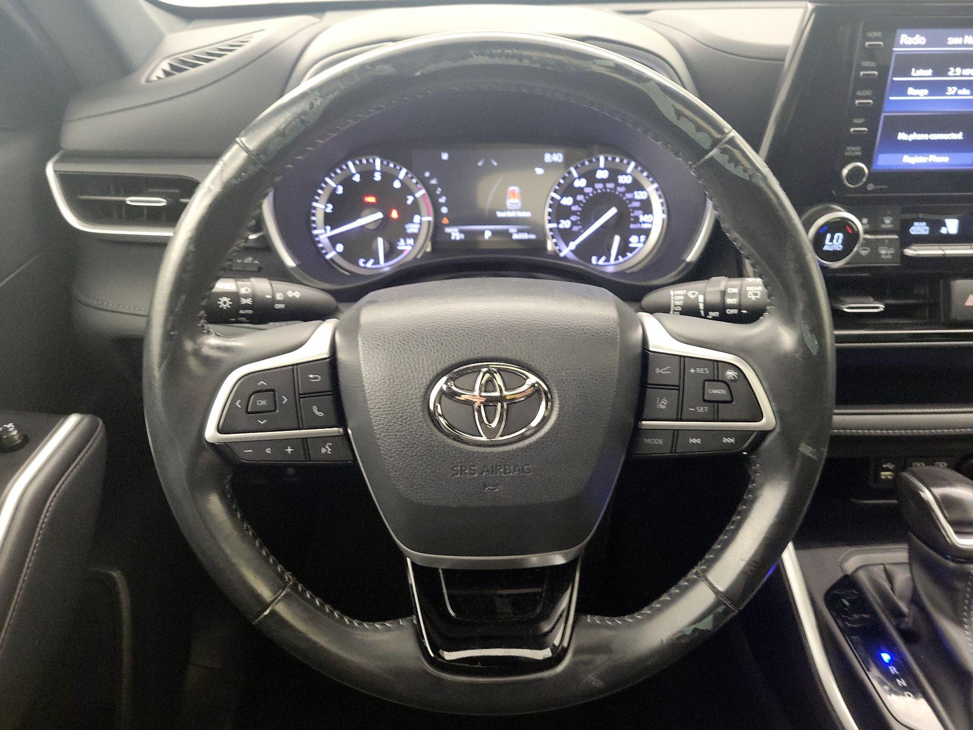 Thumbnail: 2022 Toyota Highlander - 10