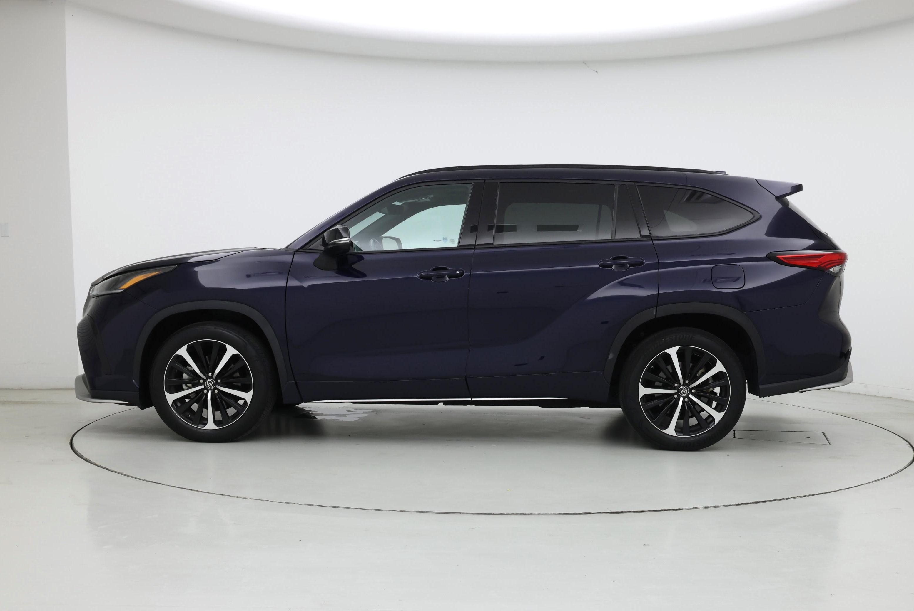Thumbnail: 2022 Toyota Highlander - 3