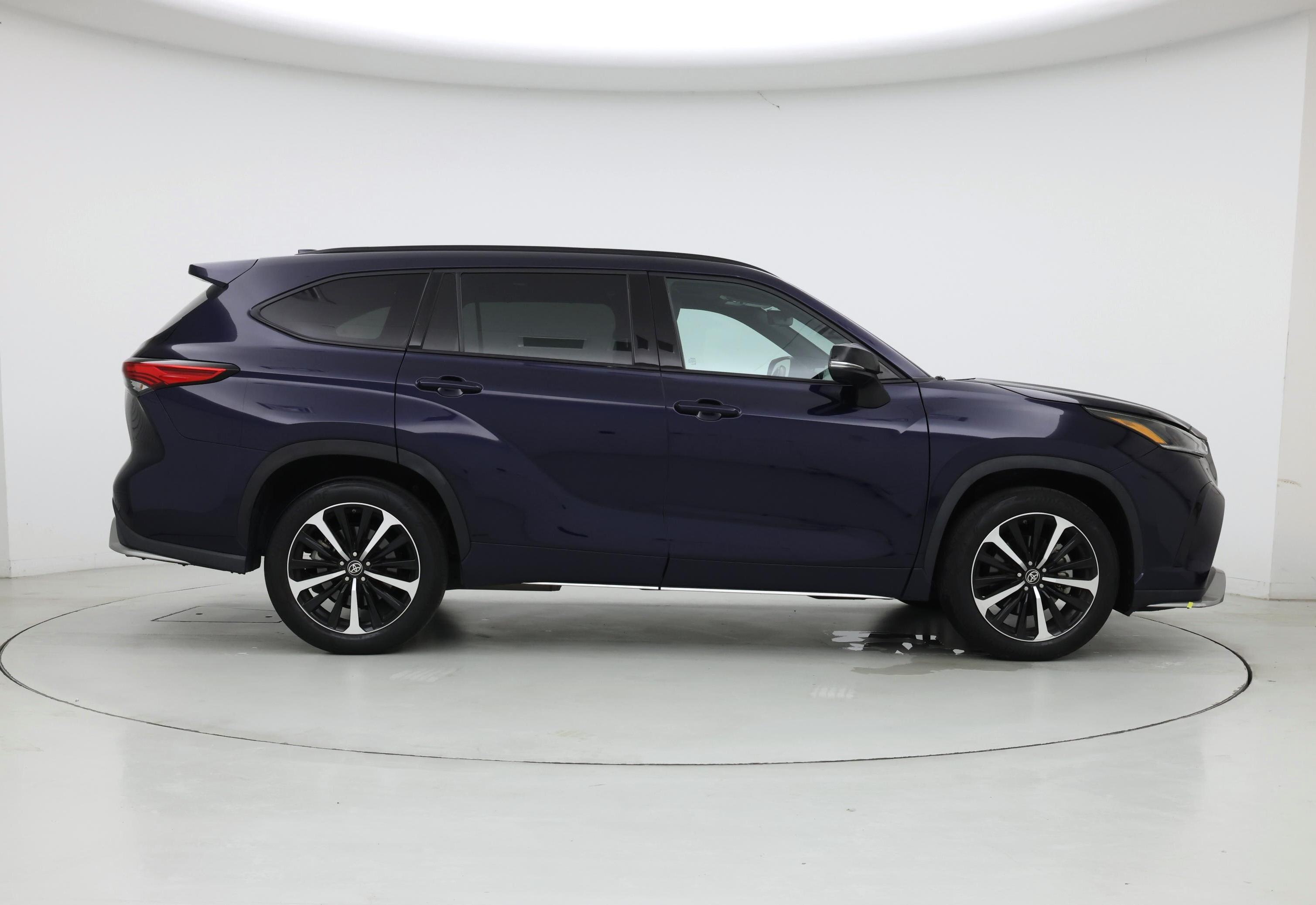 Thumbnail: 2022 Toyota Highlander - 7