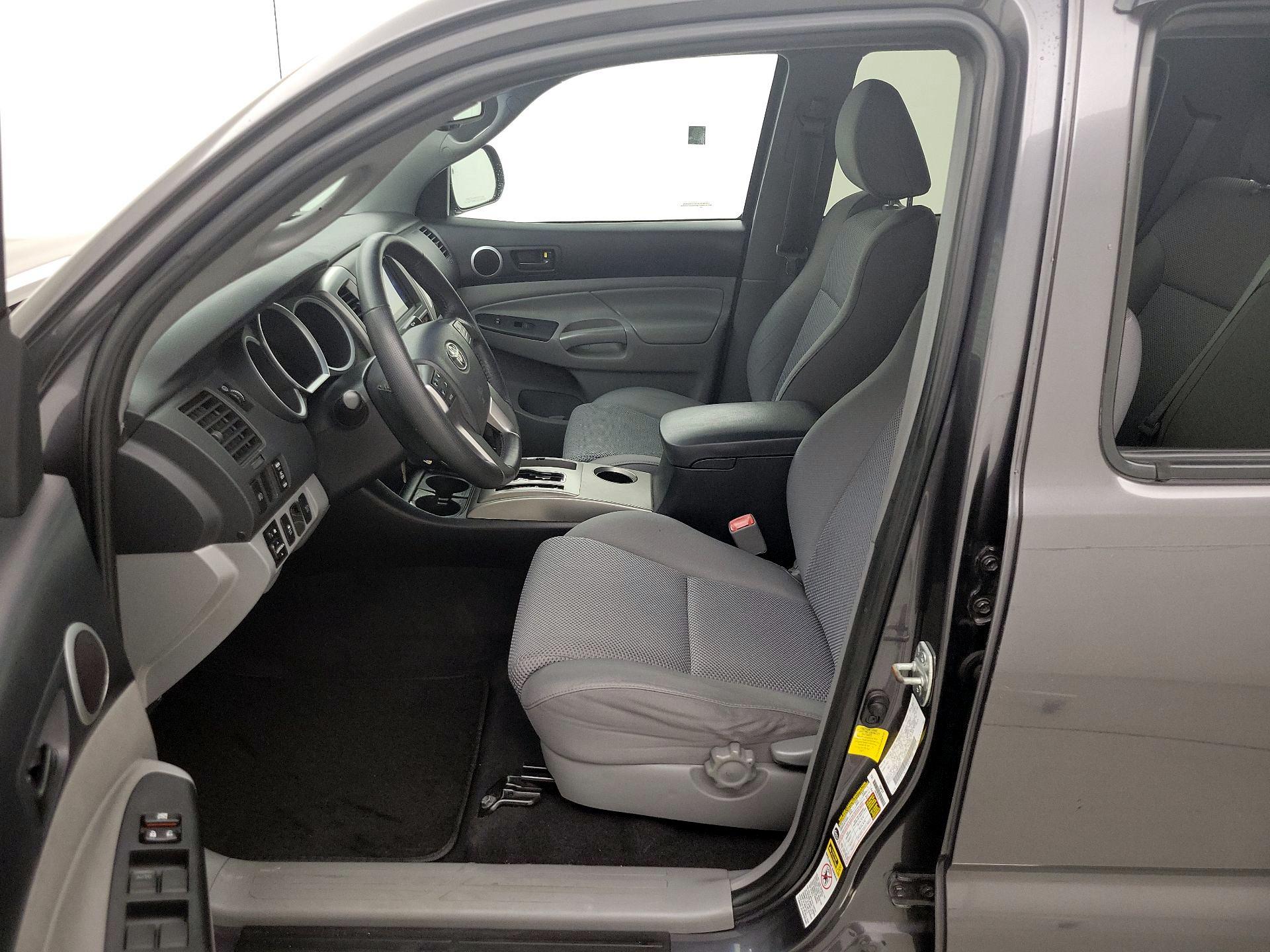 Thumbnail: 2013 Toyota Tacoma - 11