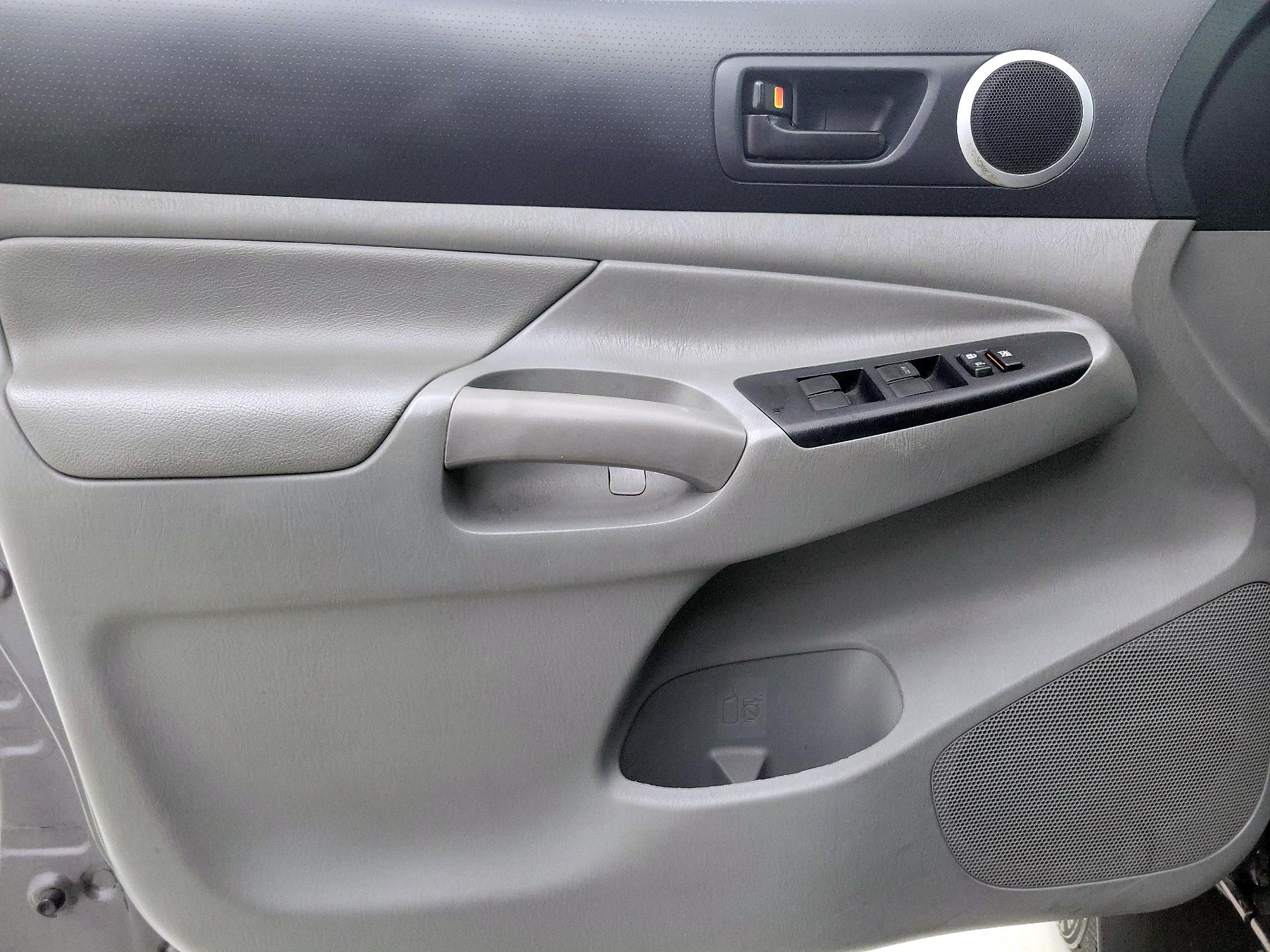 Thumbnail: 2013 Toyota Tacoma - 12