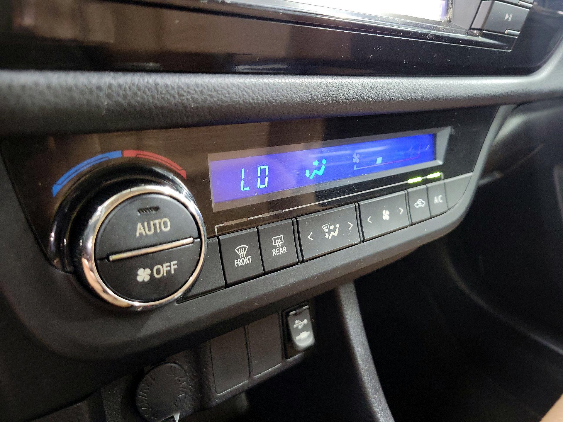 Thumbnail: 2015 Toyota Corolla - 16