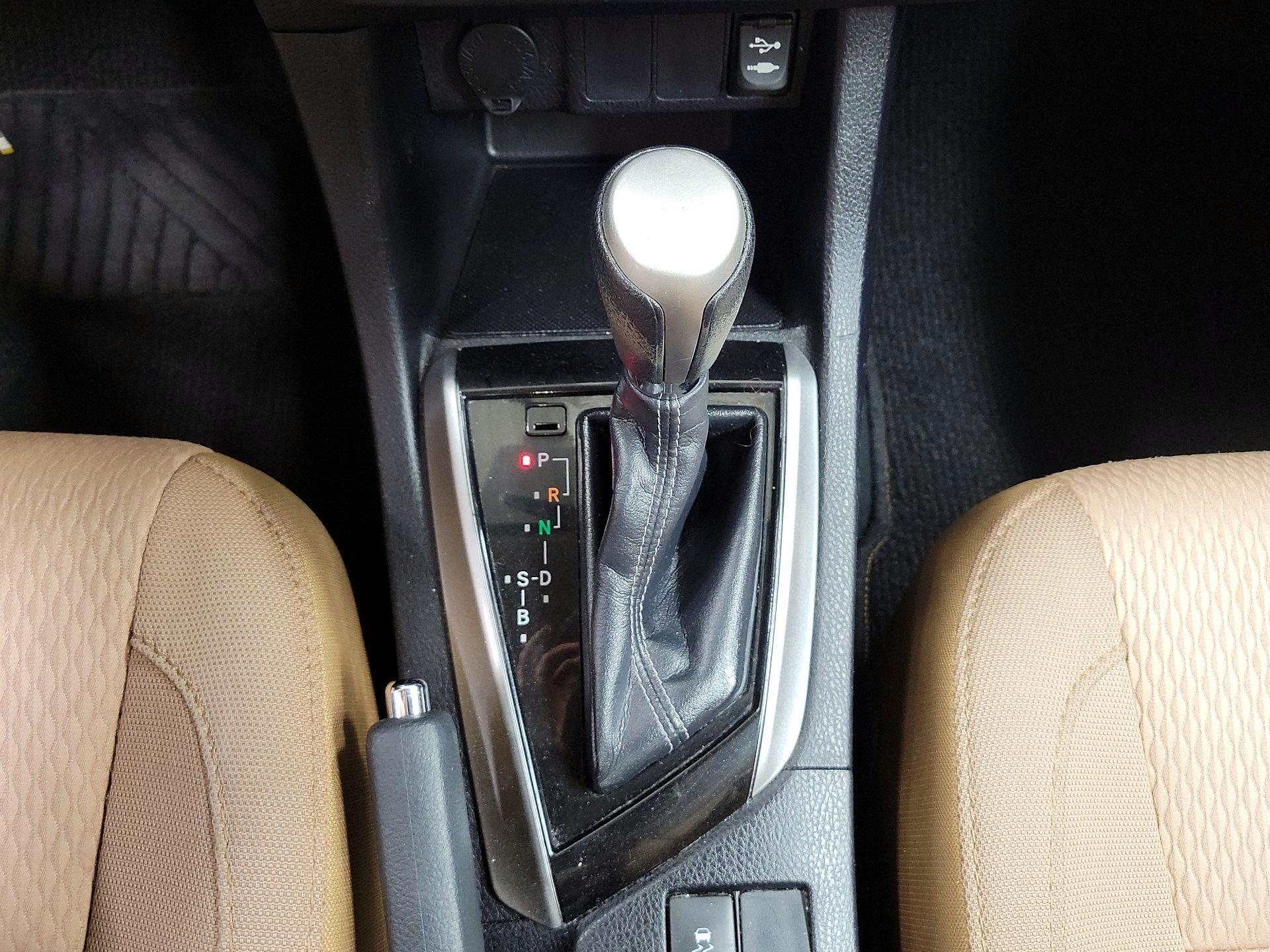 Thumbnail: 2015 Toyota Corolla - 17