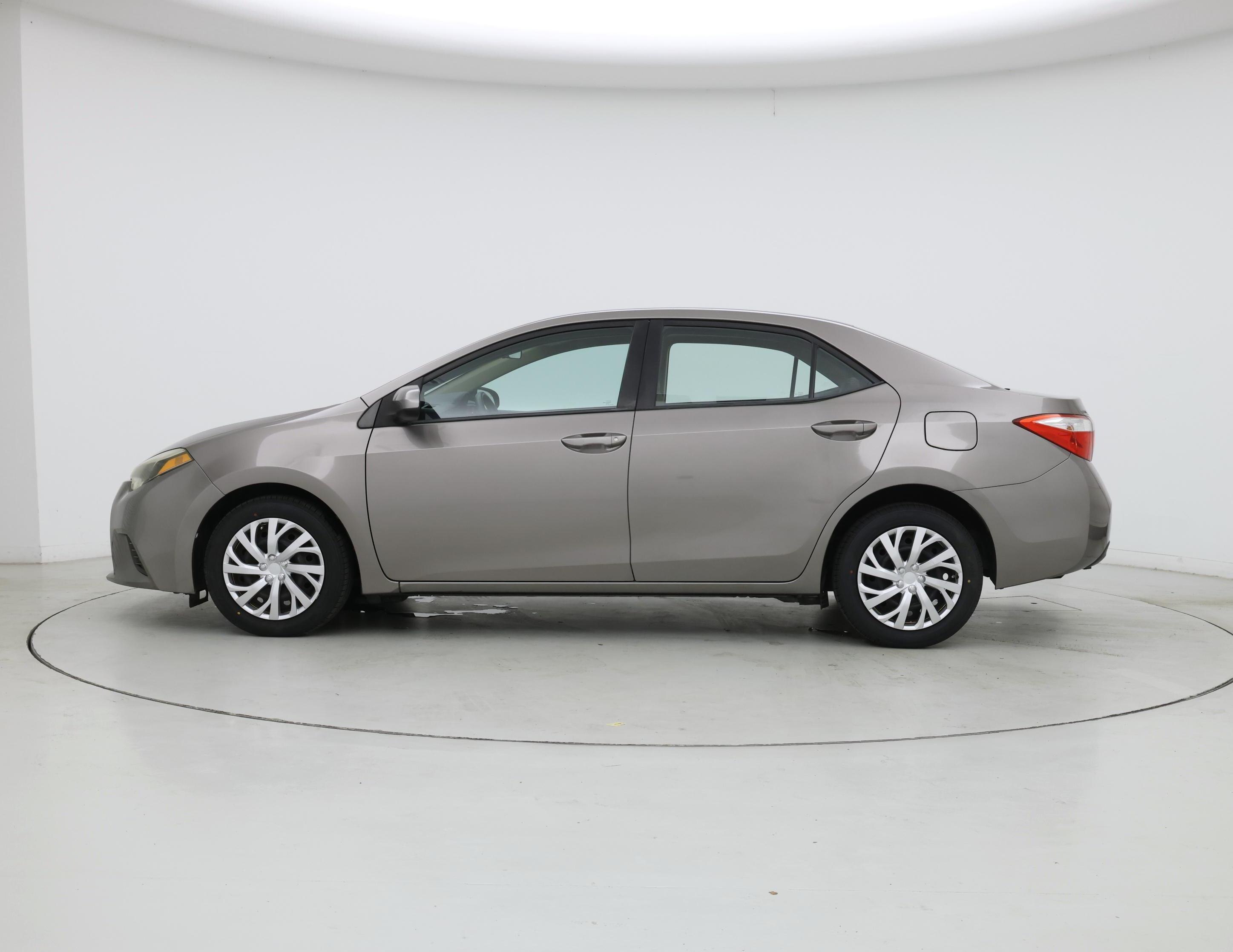 Thumbnail: 2015 Toyota Corolla - 3