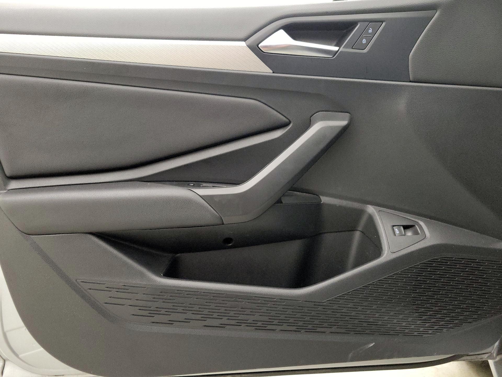 Thumbnail: 2019 Volkswagen Jetta - 12