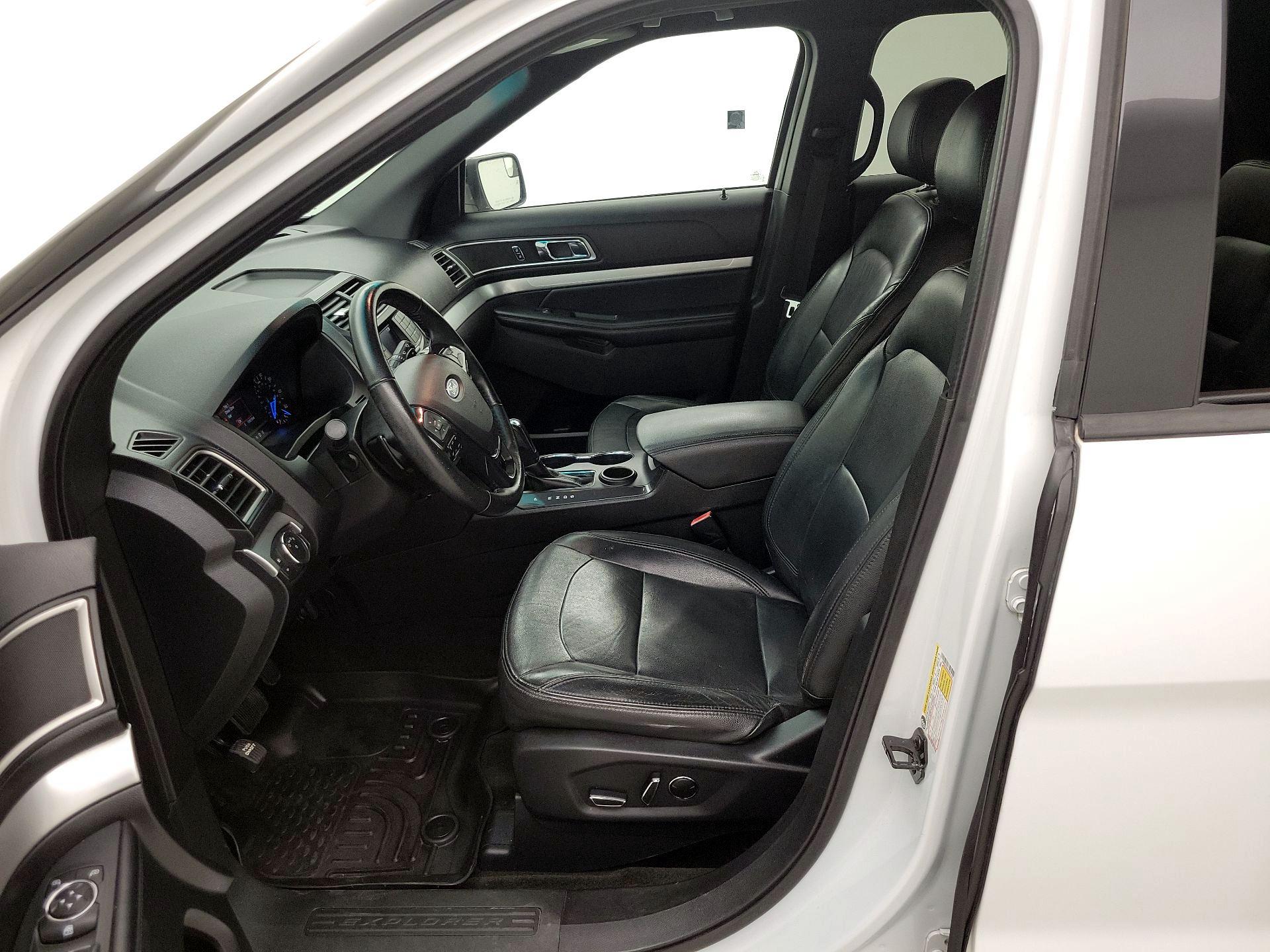 Thumbnail: 2016 Ford Explorer - 11