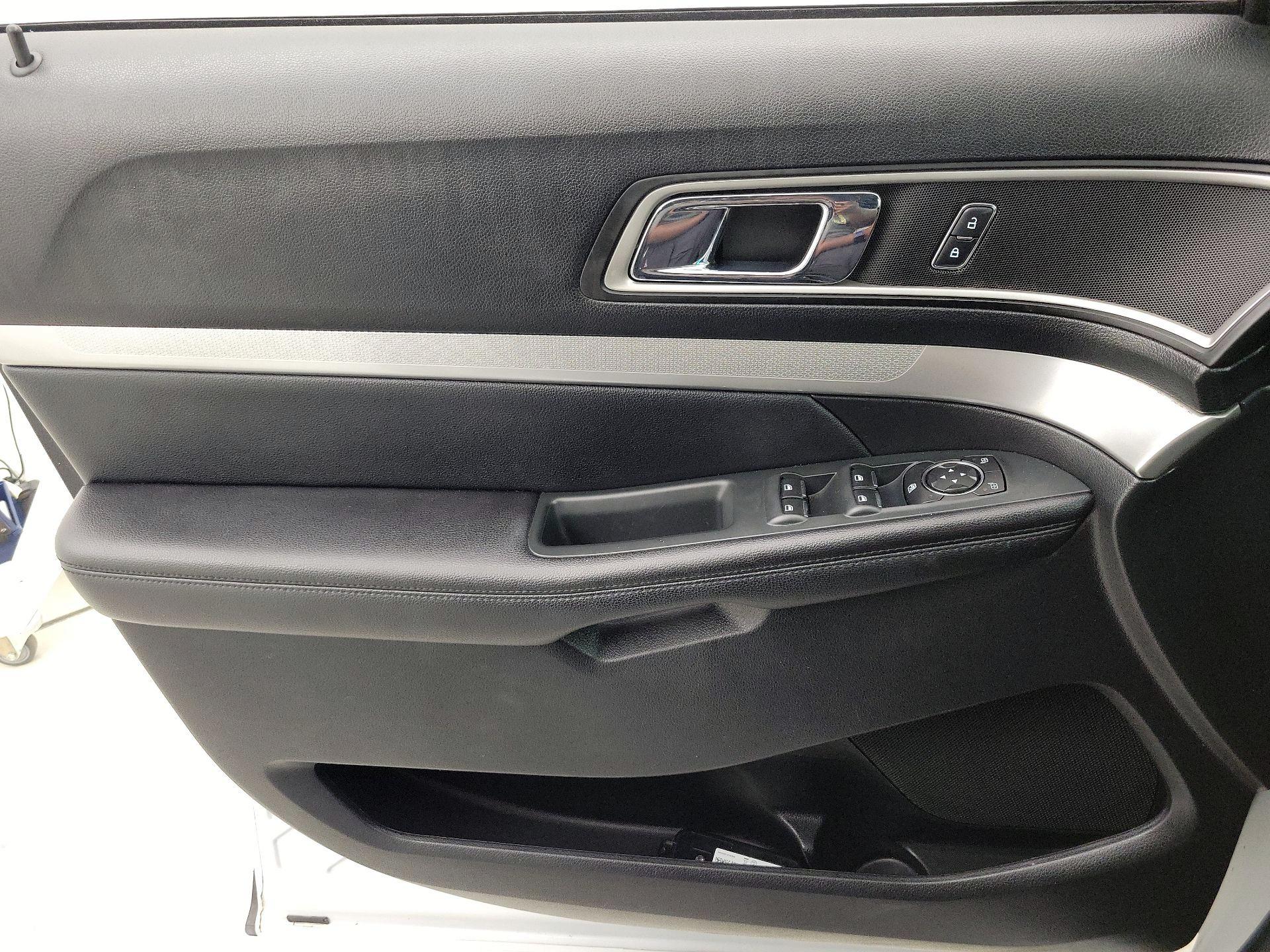 Thumbnail: 2016 Ford Explorer - 12