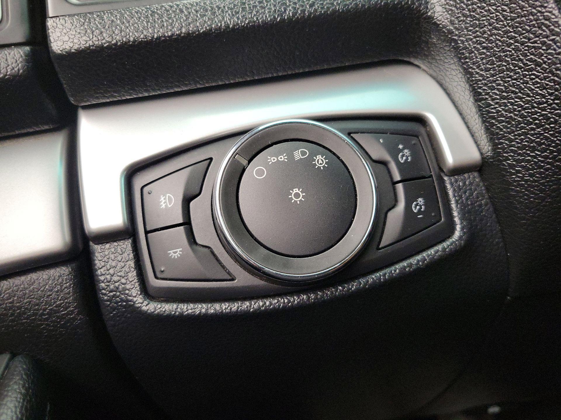 Thumbnail: 2016 Ford Explorer - 13