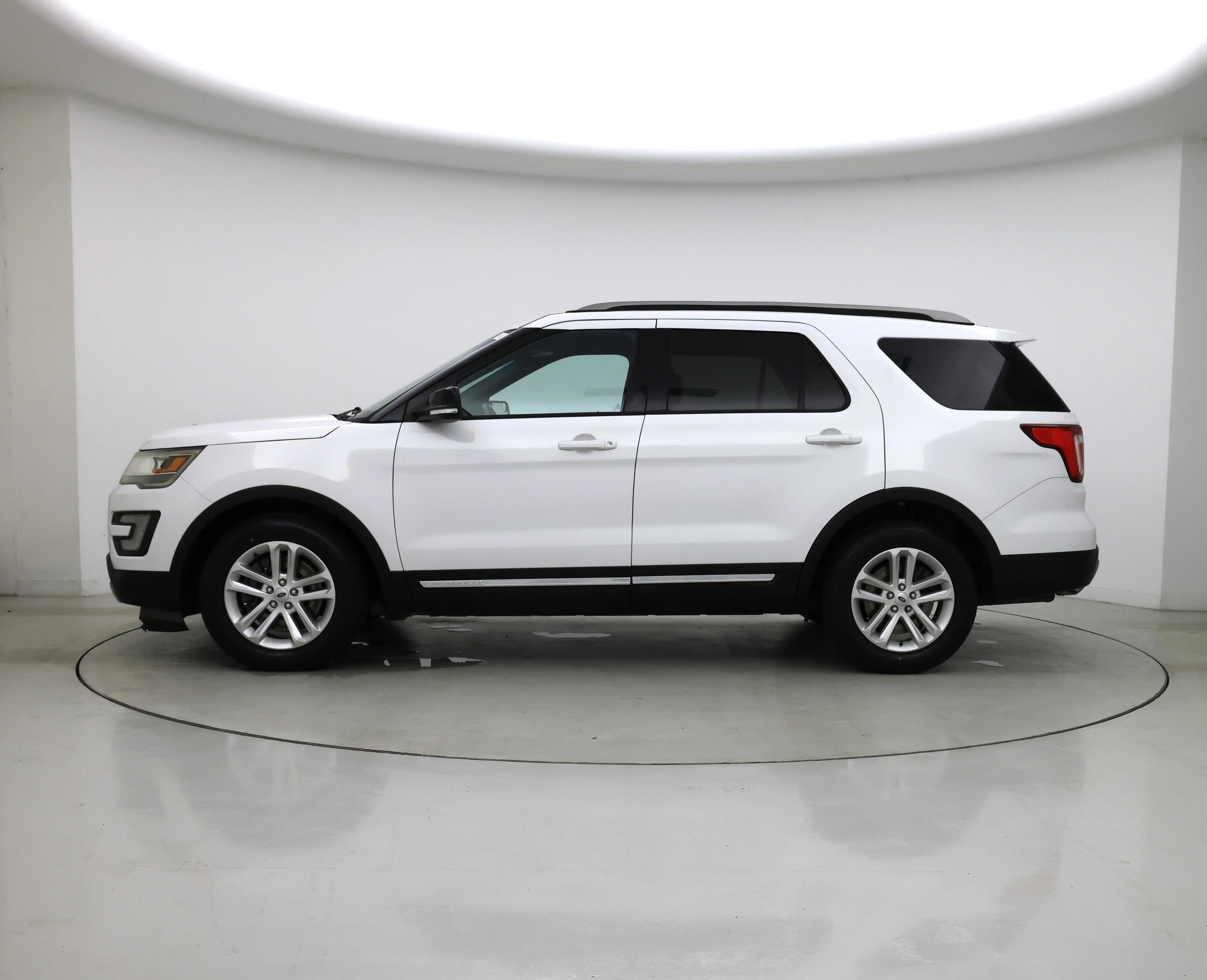 Thumbnail: 2016 Ford Explorer - 3