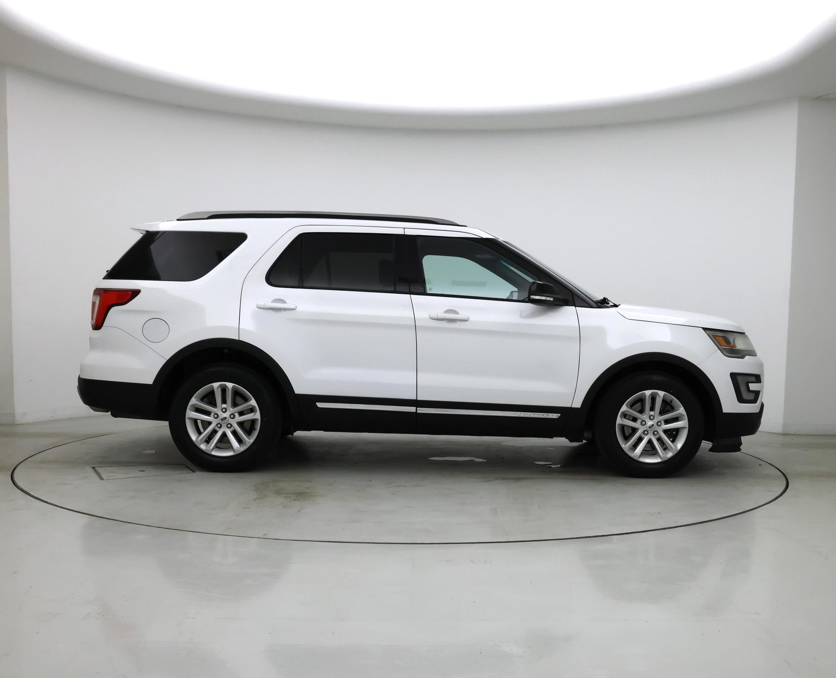 Thumbnail: 2016 Ford Explorer - 7
