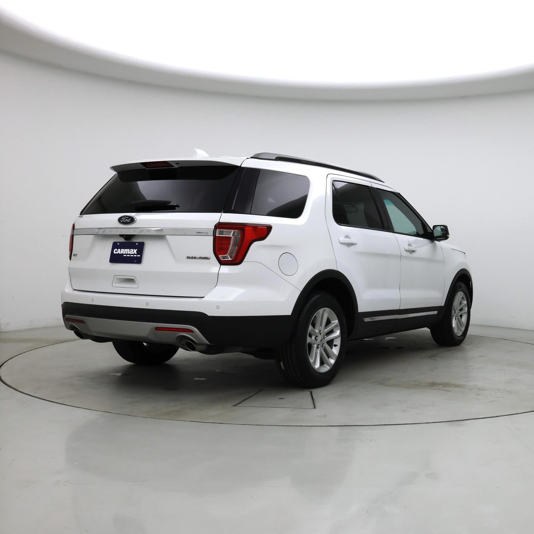 Thumbnail: 2016 Ford Explorer - 8