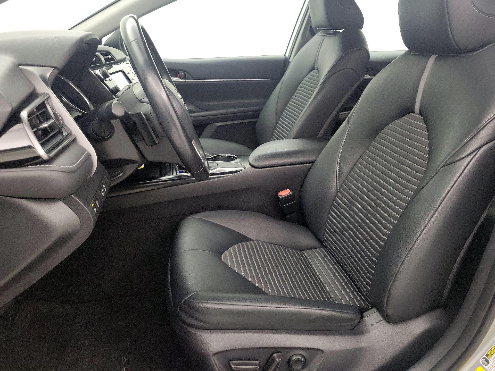Thumbnail: 2019 Toyota Camry - 11
