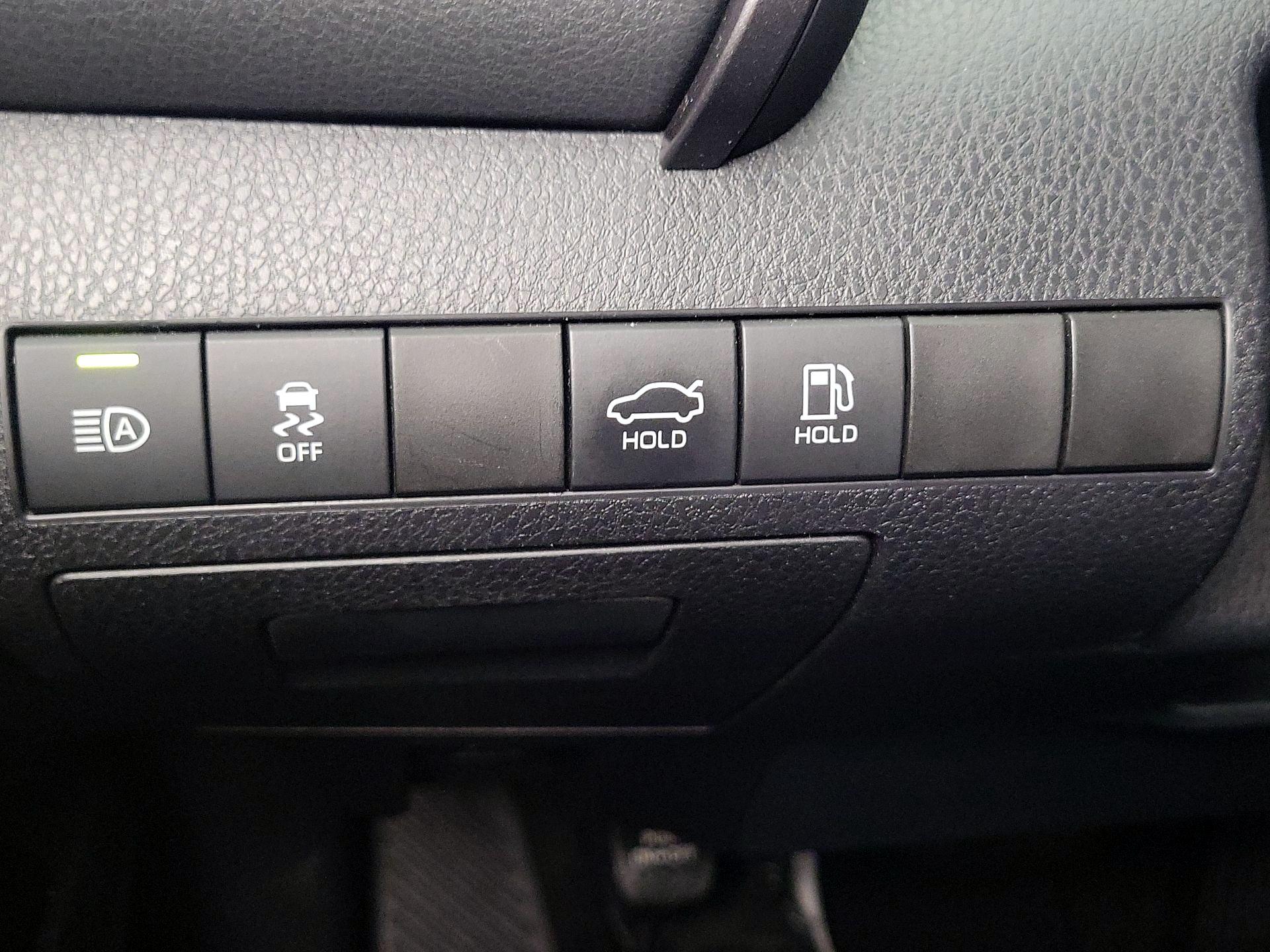 Thumbnail: 2019 Toyota Camry - 13