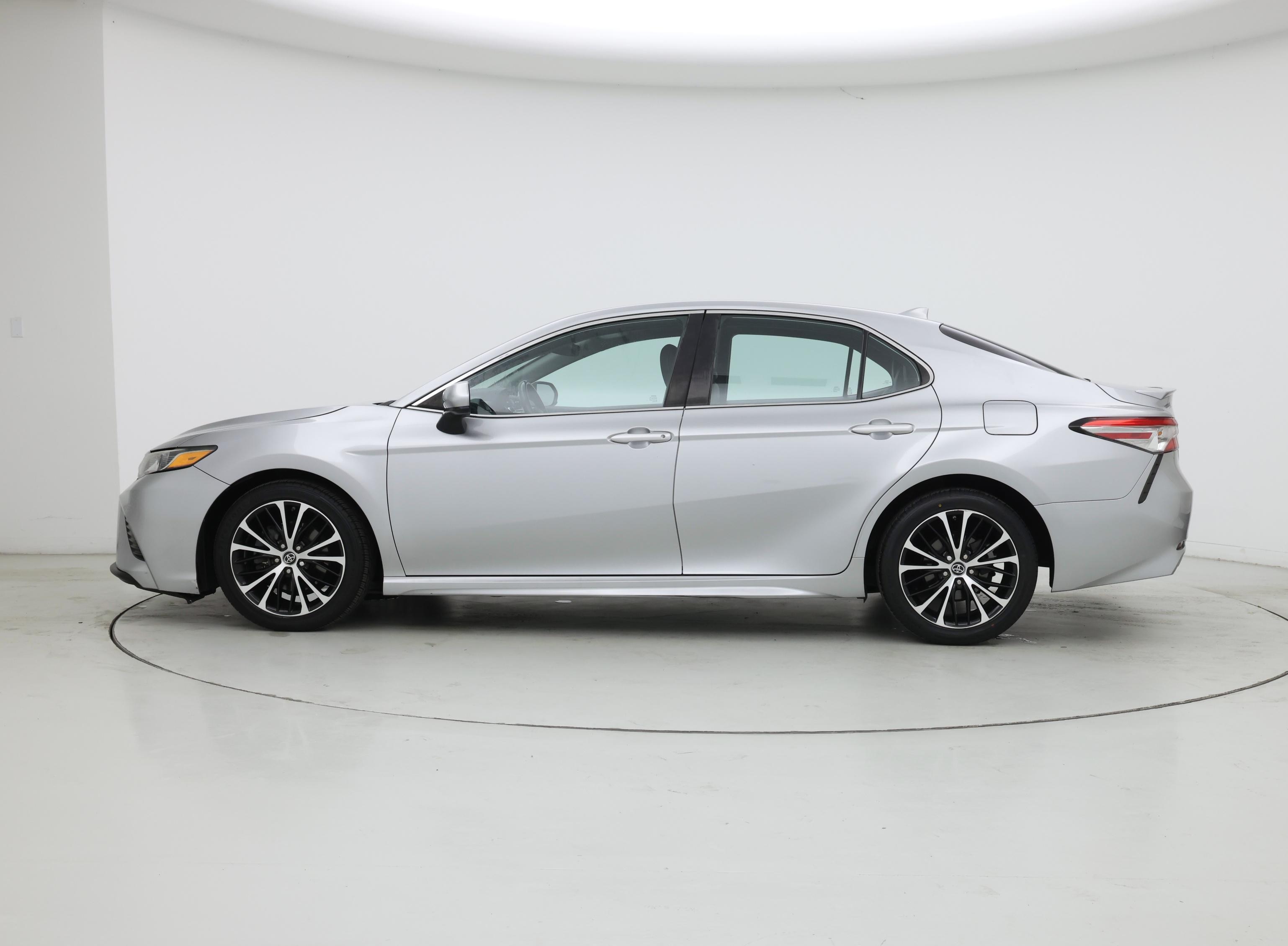 Thumbnail: 2019 Toyota Camry - 3