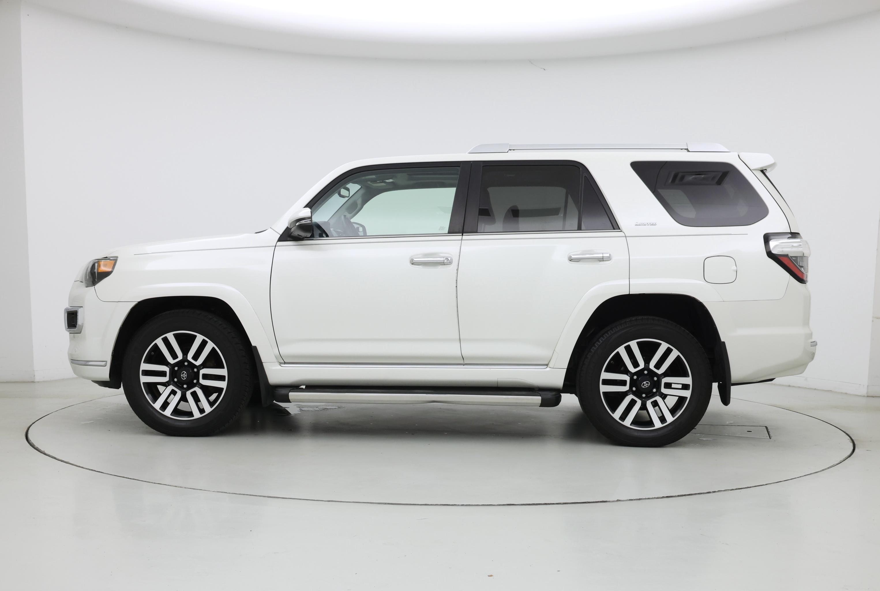 Thumbnail: 2017 Toyota 4Runner - 3