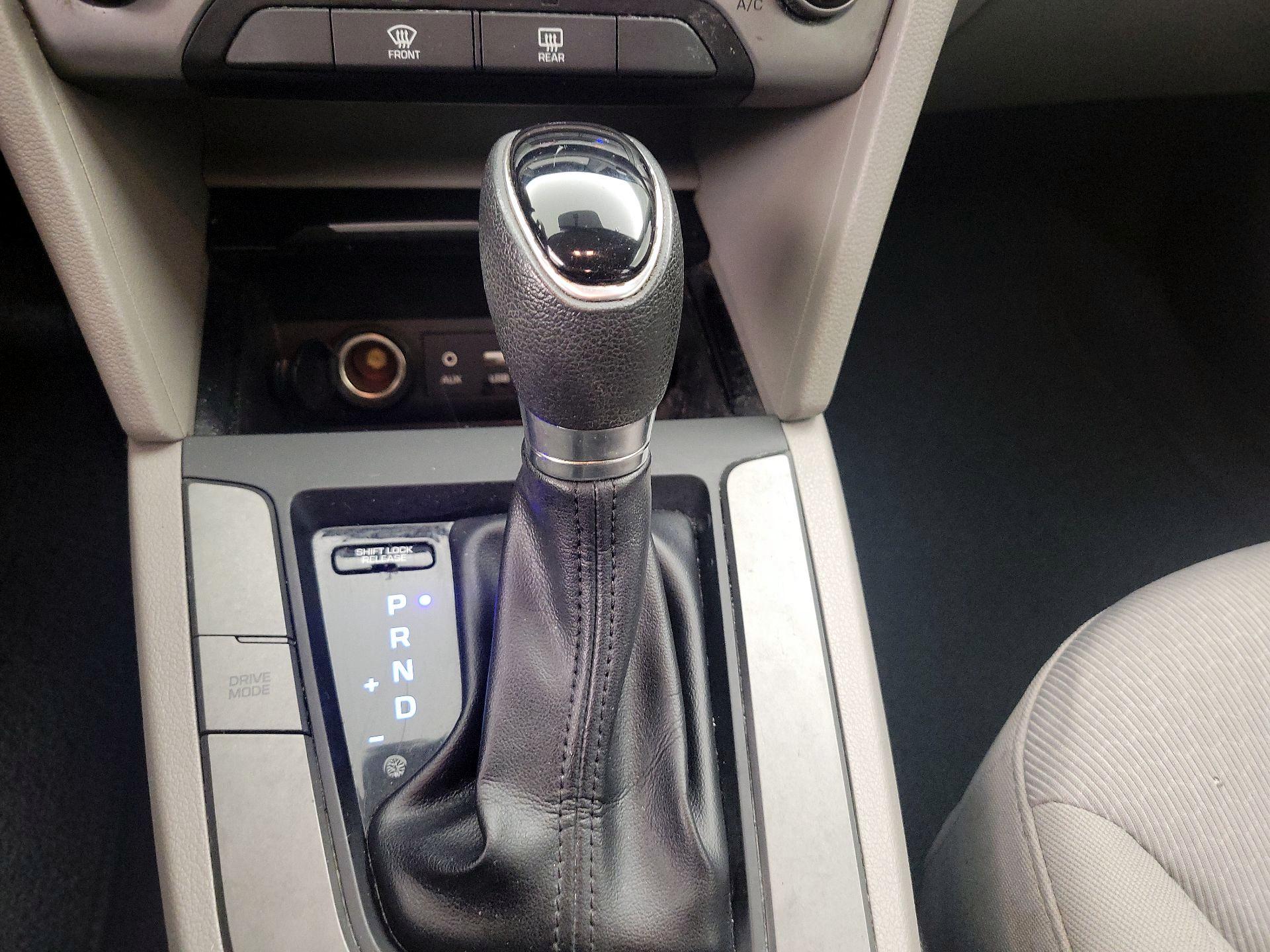 Thumbnail: 2018 Hyundai Elantra - 17